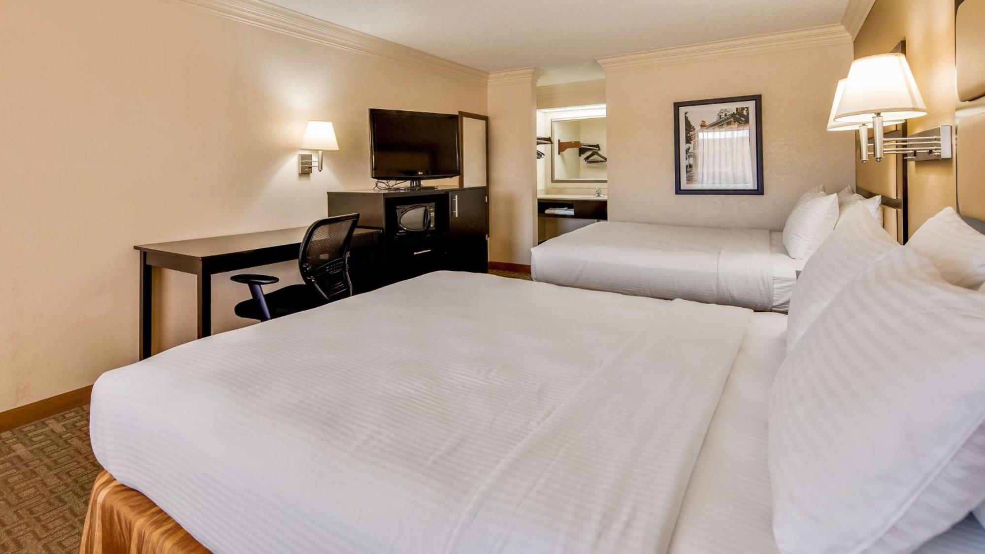 Queen Room Two Queen Beds Non-Smoking