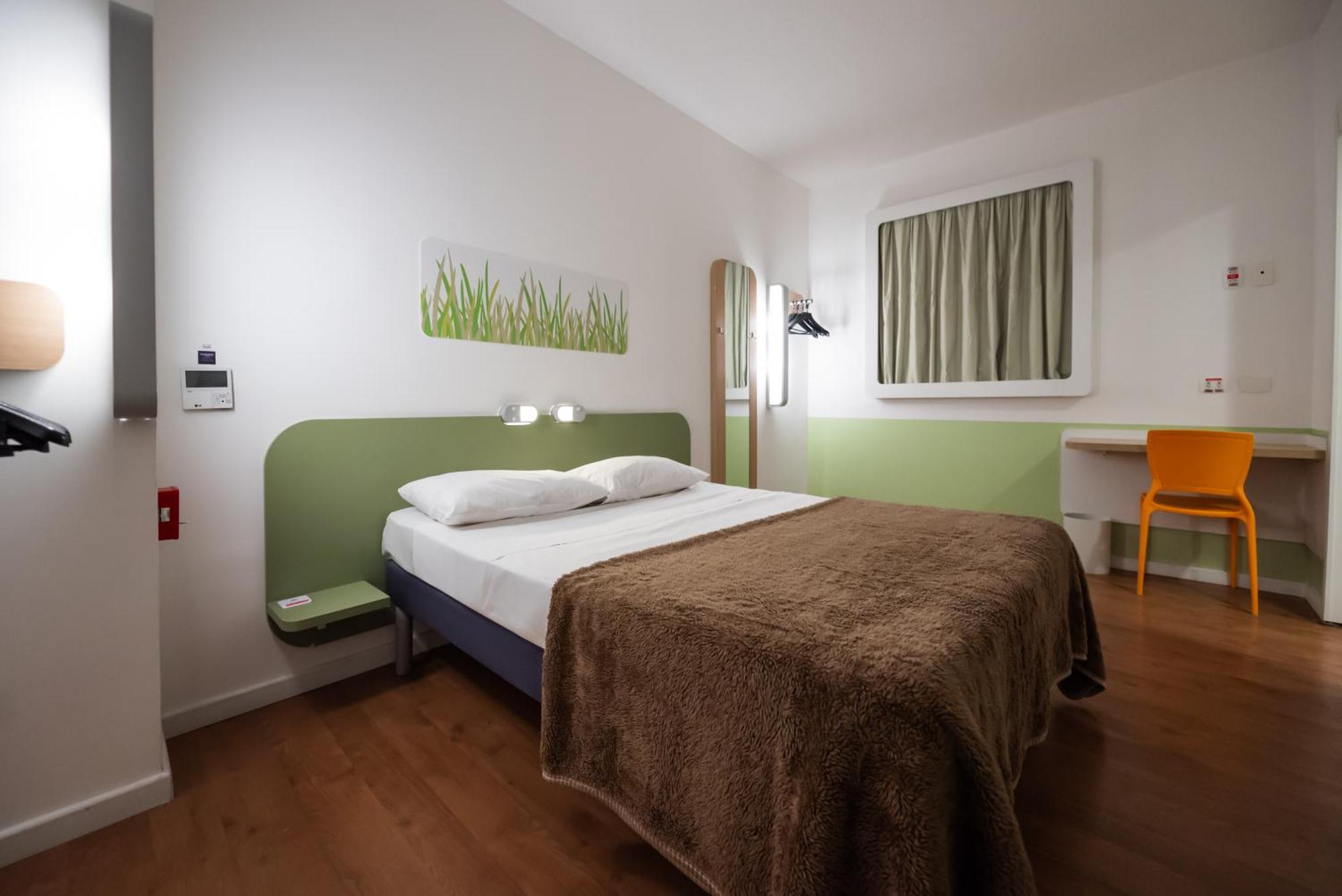 Standard Double Room Mobility Access,1714081569:JPEG
