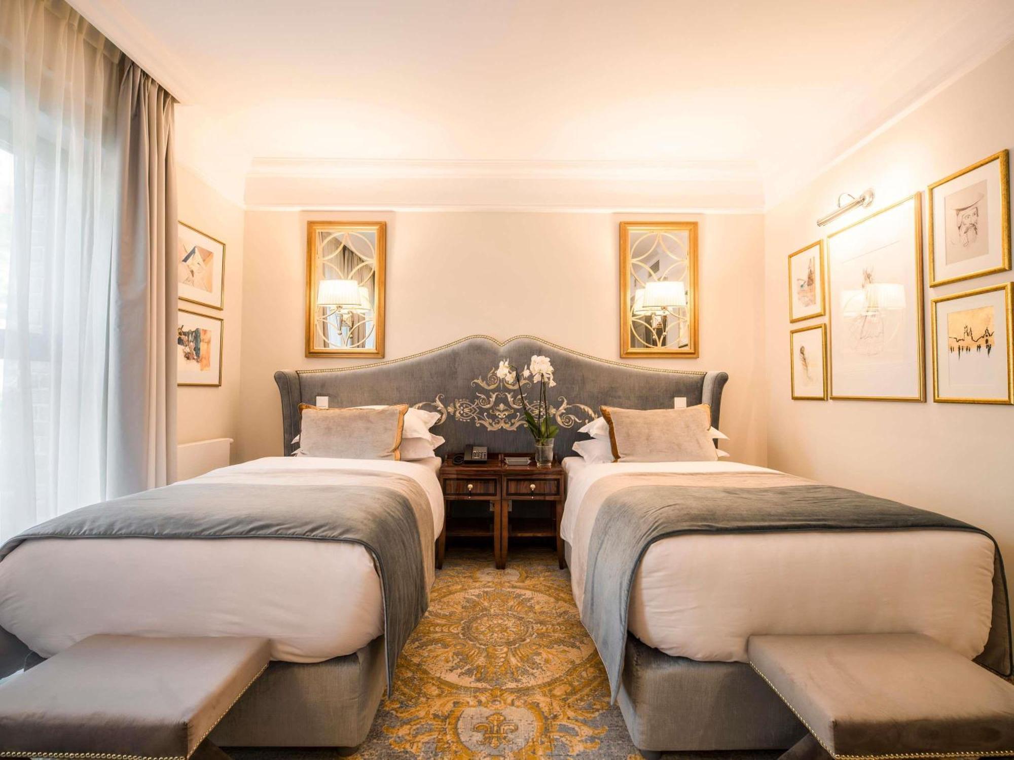 Deluxe Room Twin Beds