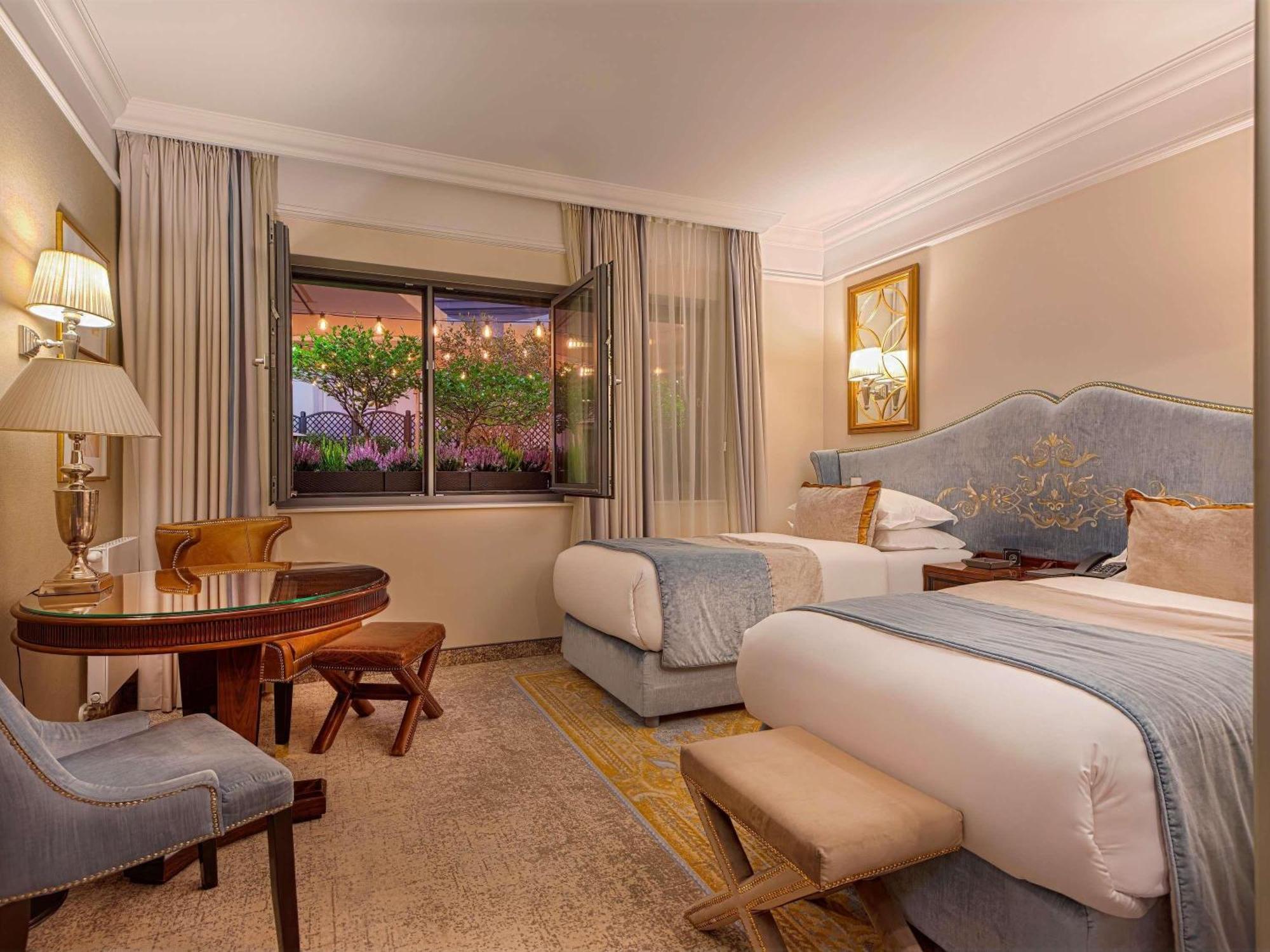 Deluxe Room Twin Beds