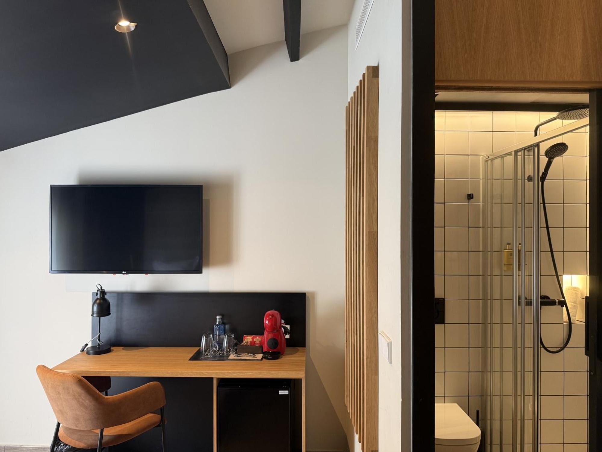 Double Room Private Bathroom