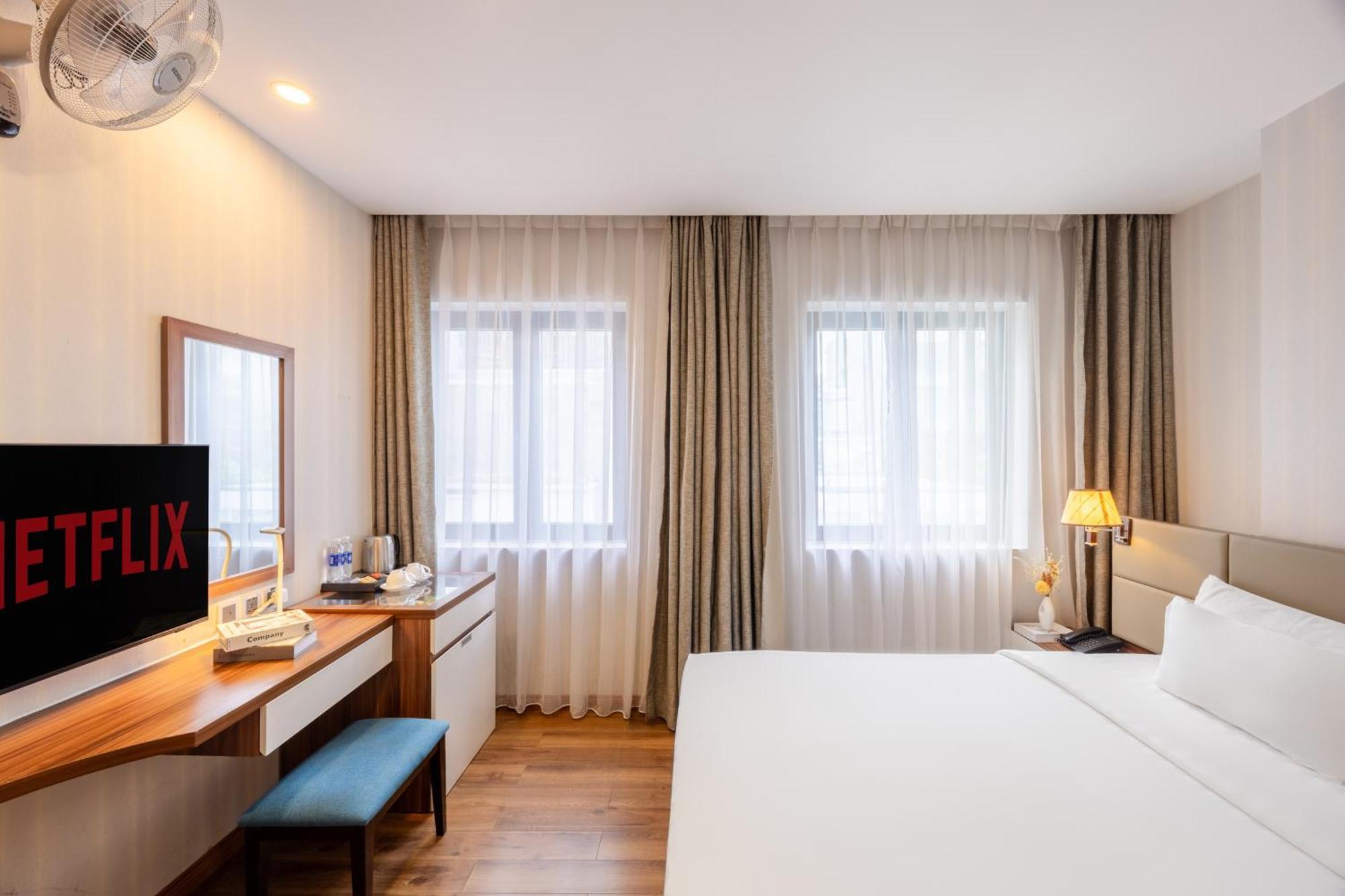 Deluxe King Room,1714162165:JPEG