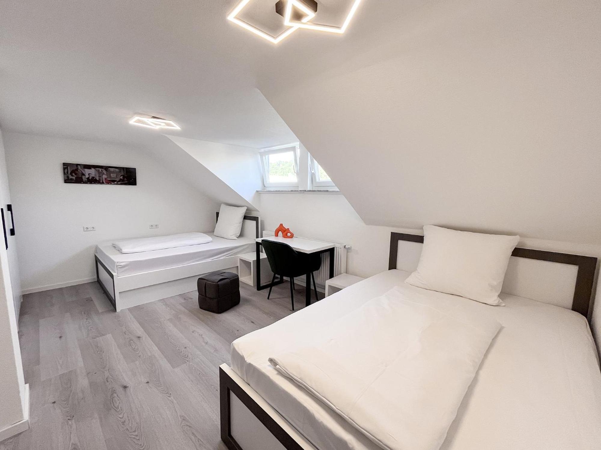 Twin Room,1714170822:JPEG