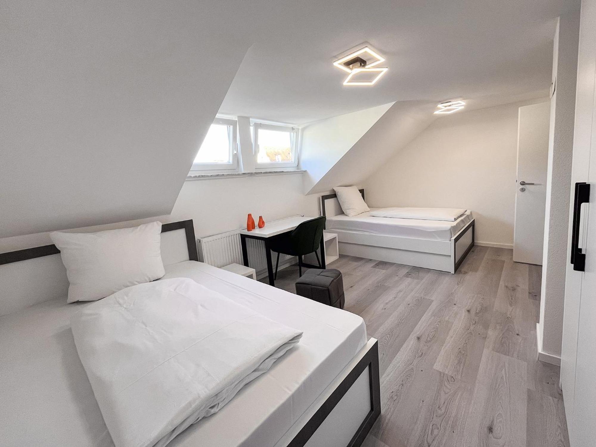 Twin Room,1714170822:JPEG