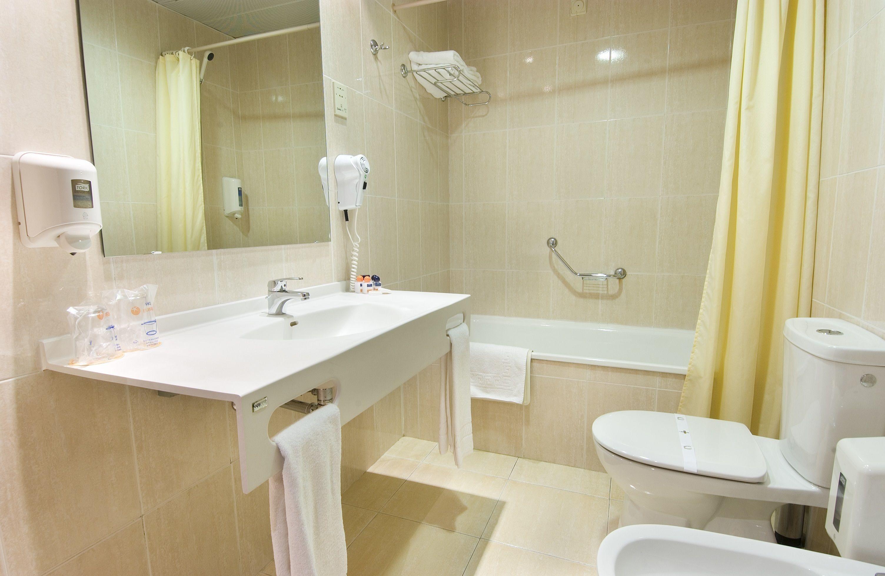 Single Room,790803102:JPEG