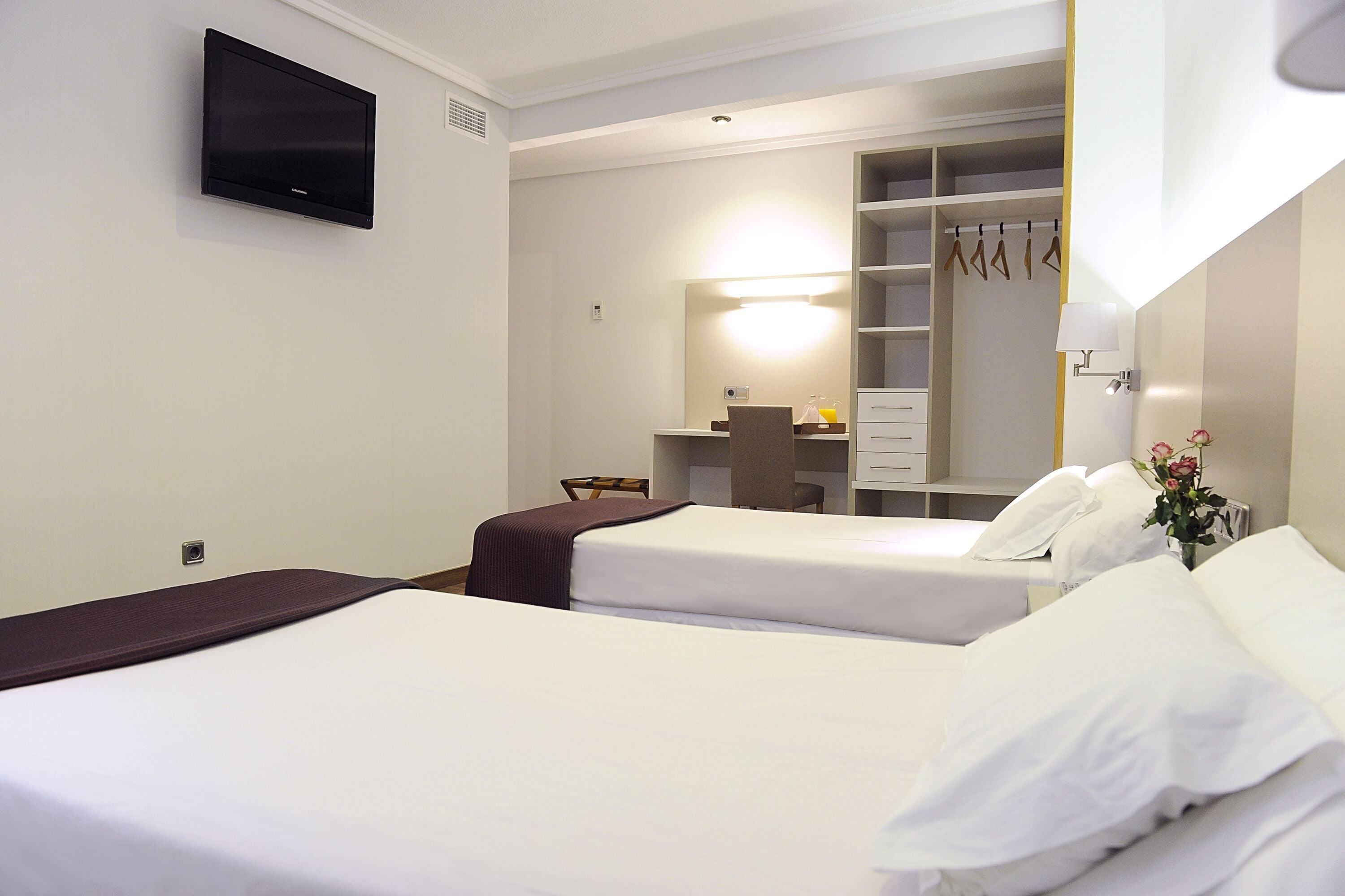 Classic Triple Room,1207696078:JPEG