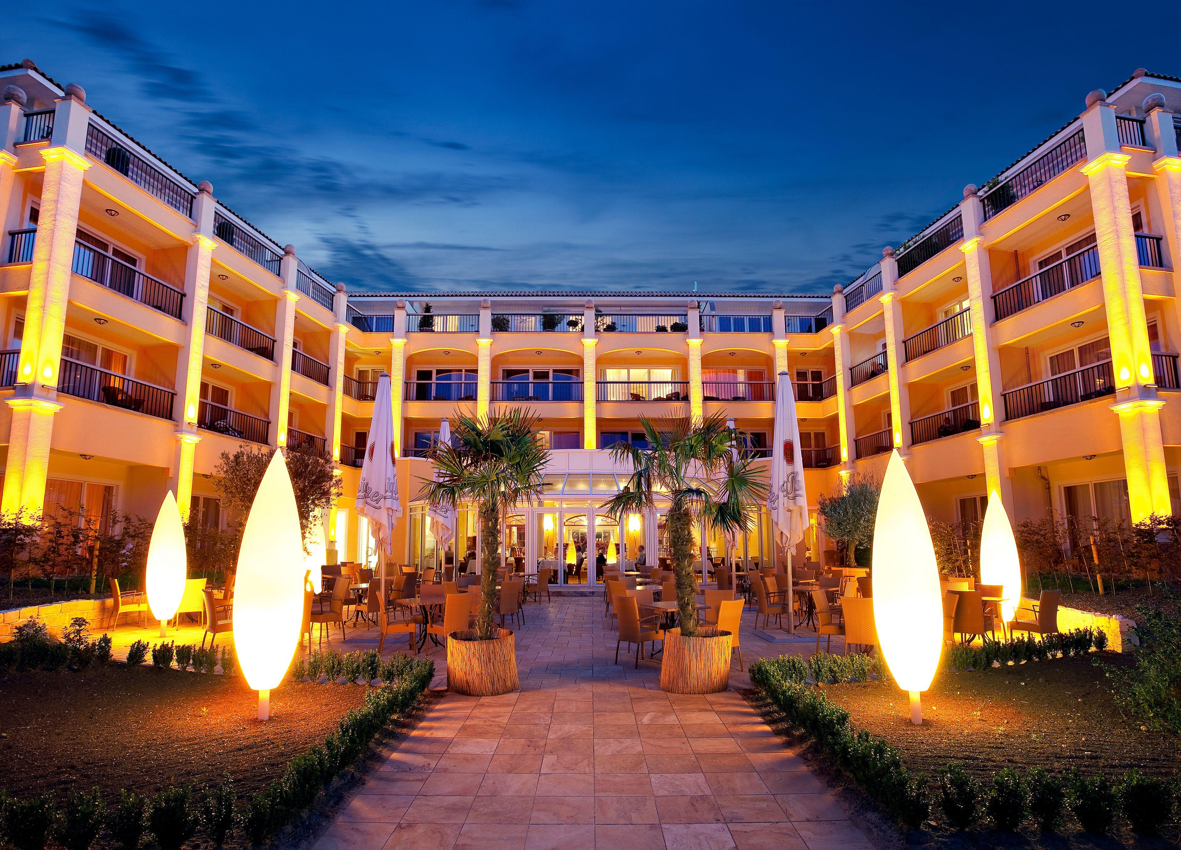 Grand Deluxe Double room side sea view