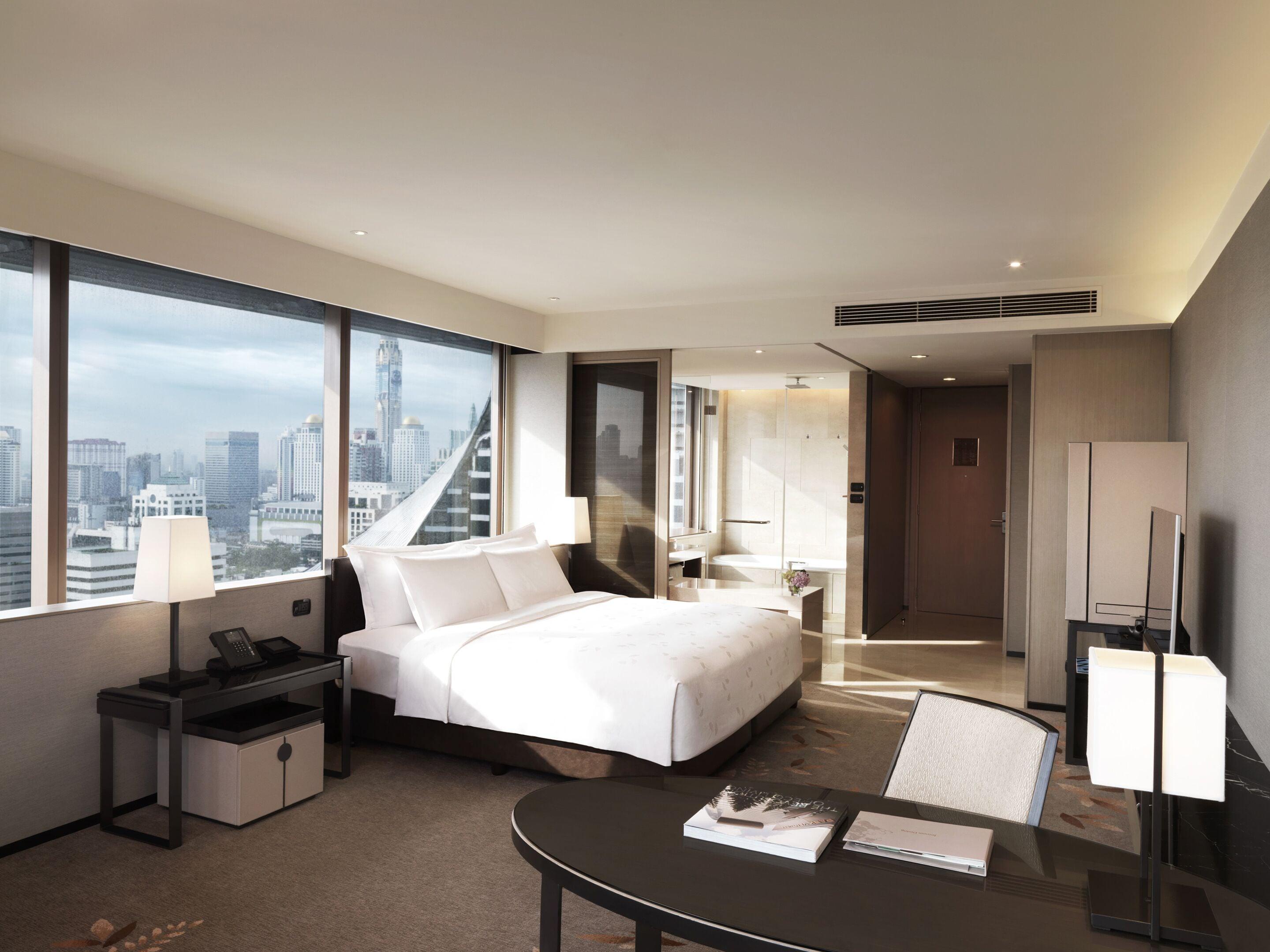 Deluxe Corner King room panoramic view