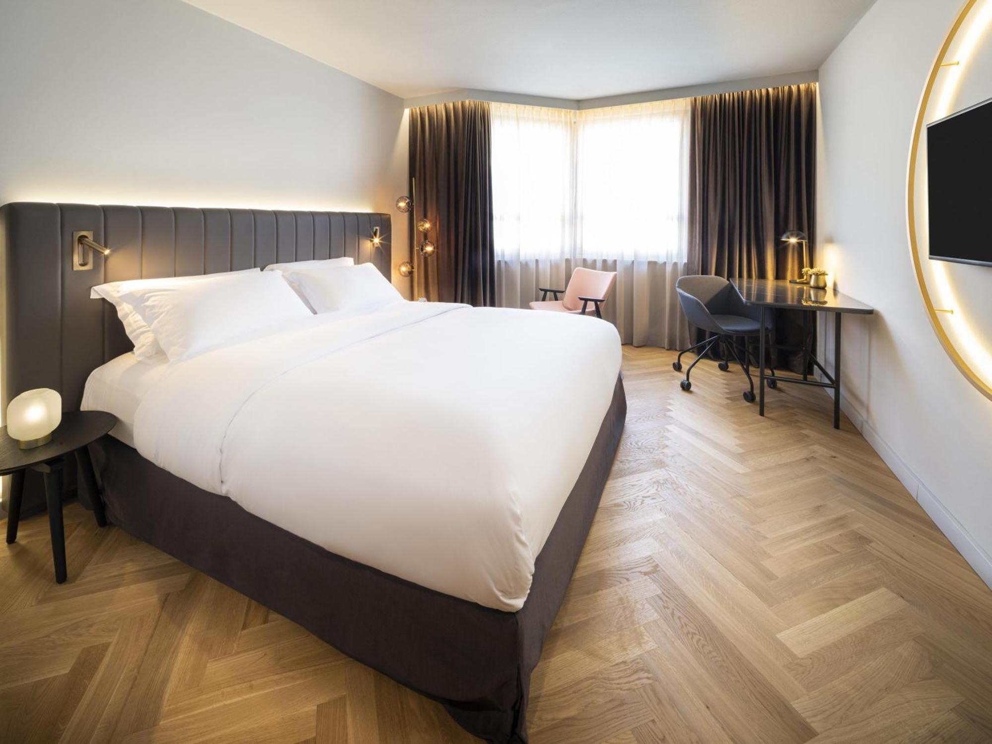 Superior King Room,1716970588:JPEG