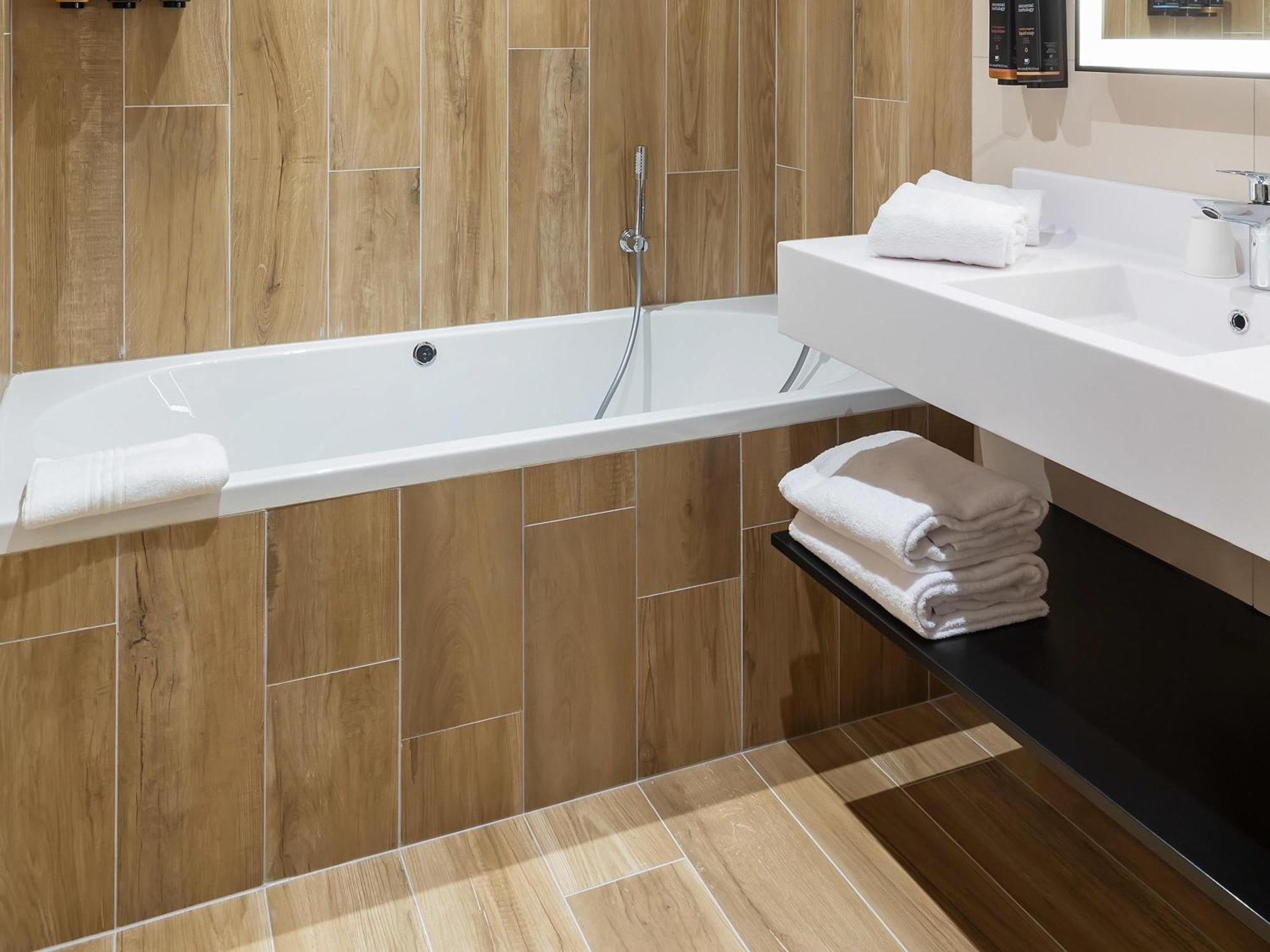 Privilege King Room Balneo Bathtub Citadel View