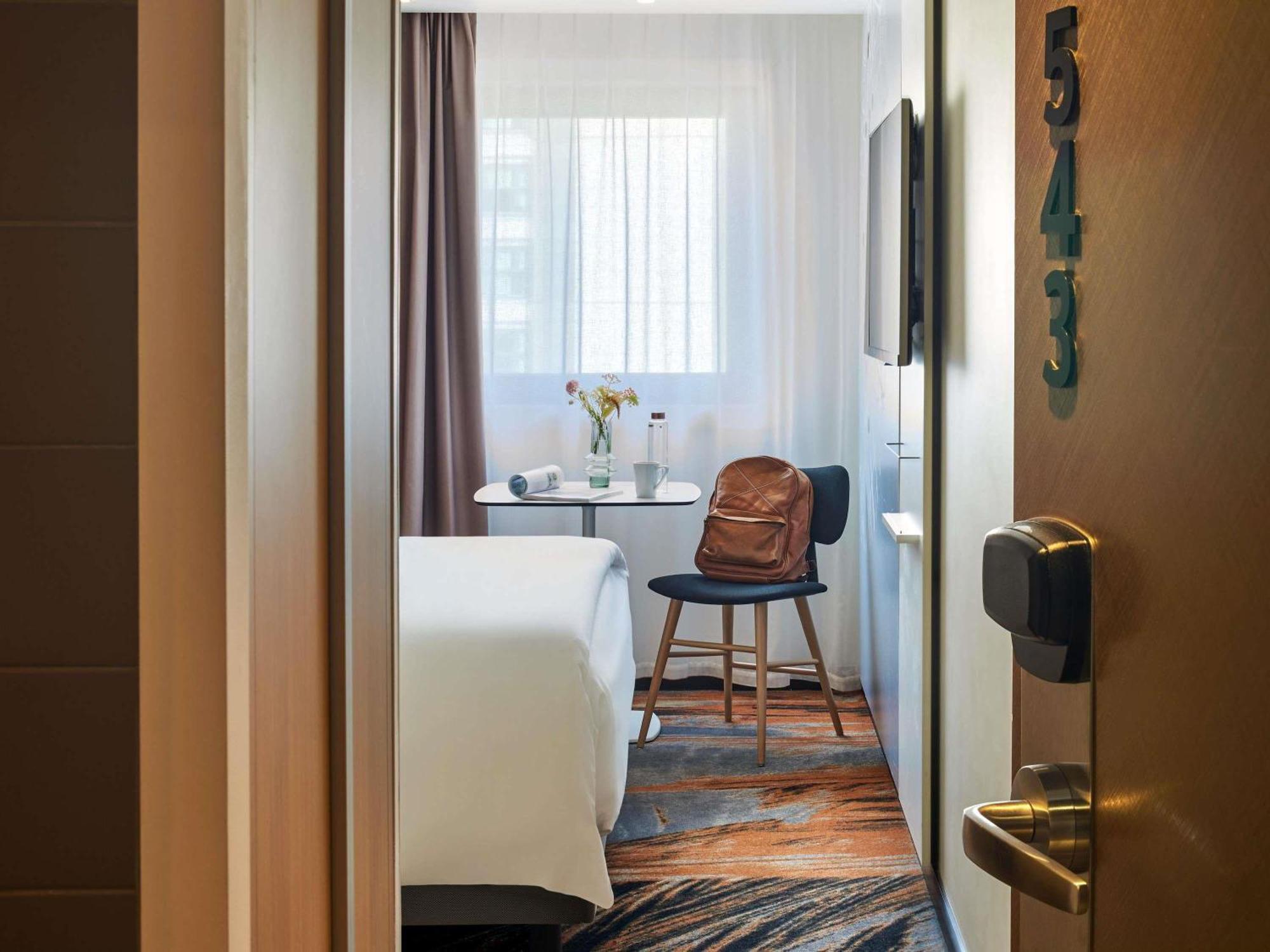 Superior Room with Queen Bed,1716975324:JPEG