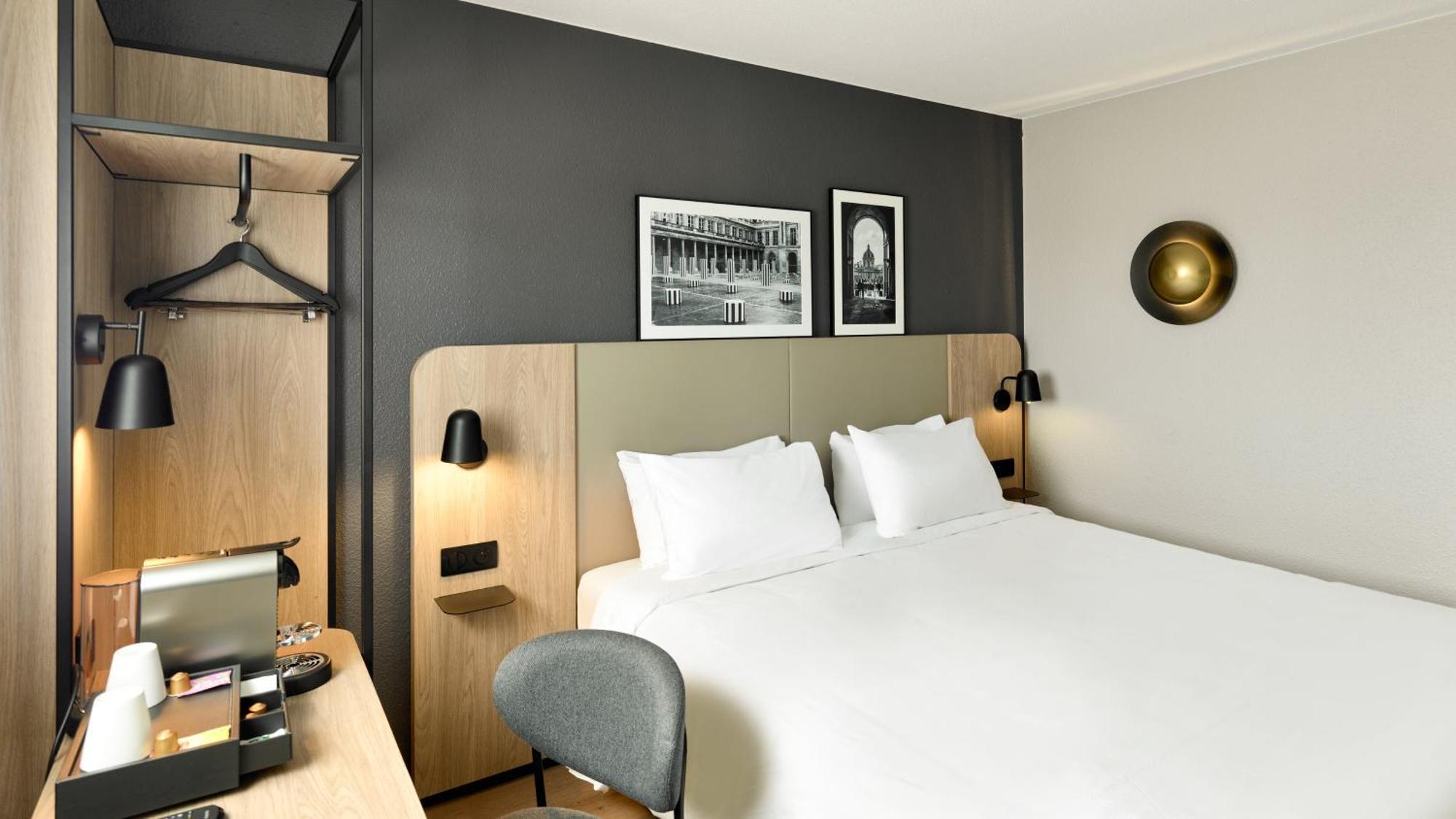 Superior Room 1 King Bed