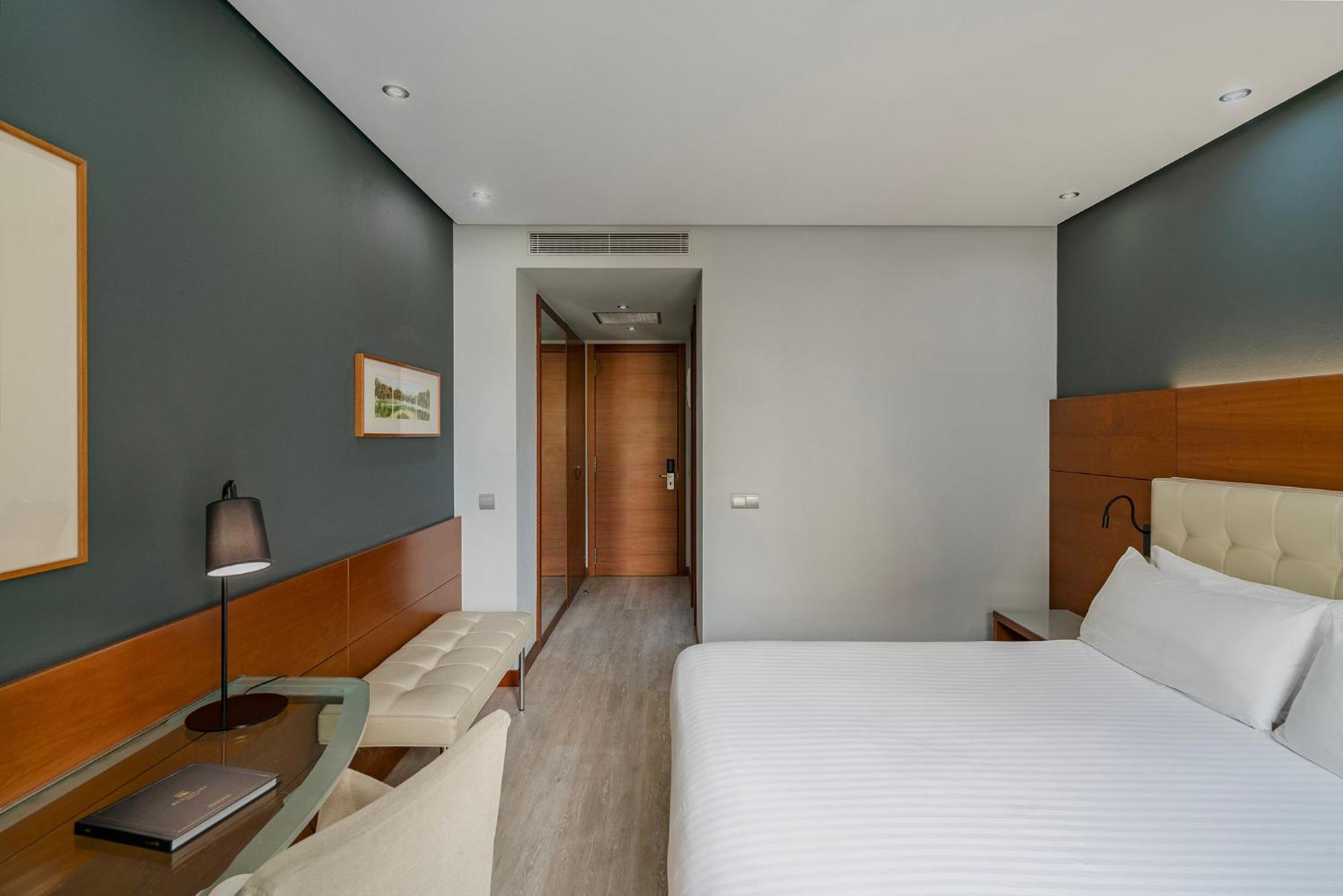 Deluxe Double or Twin Room City View