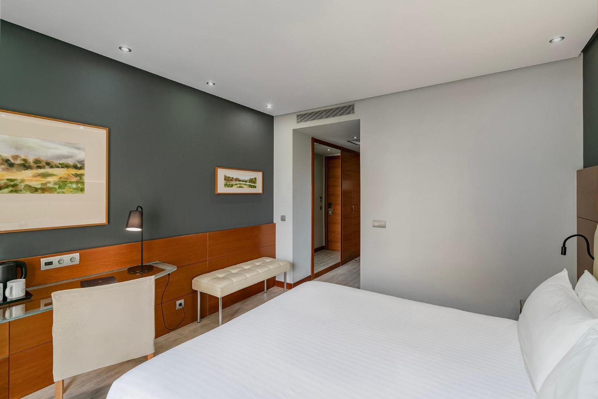 Deluxe Double or Twin Room City View