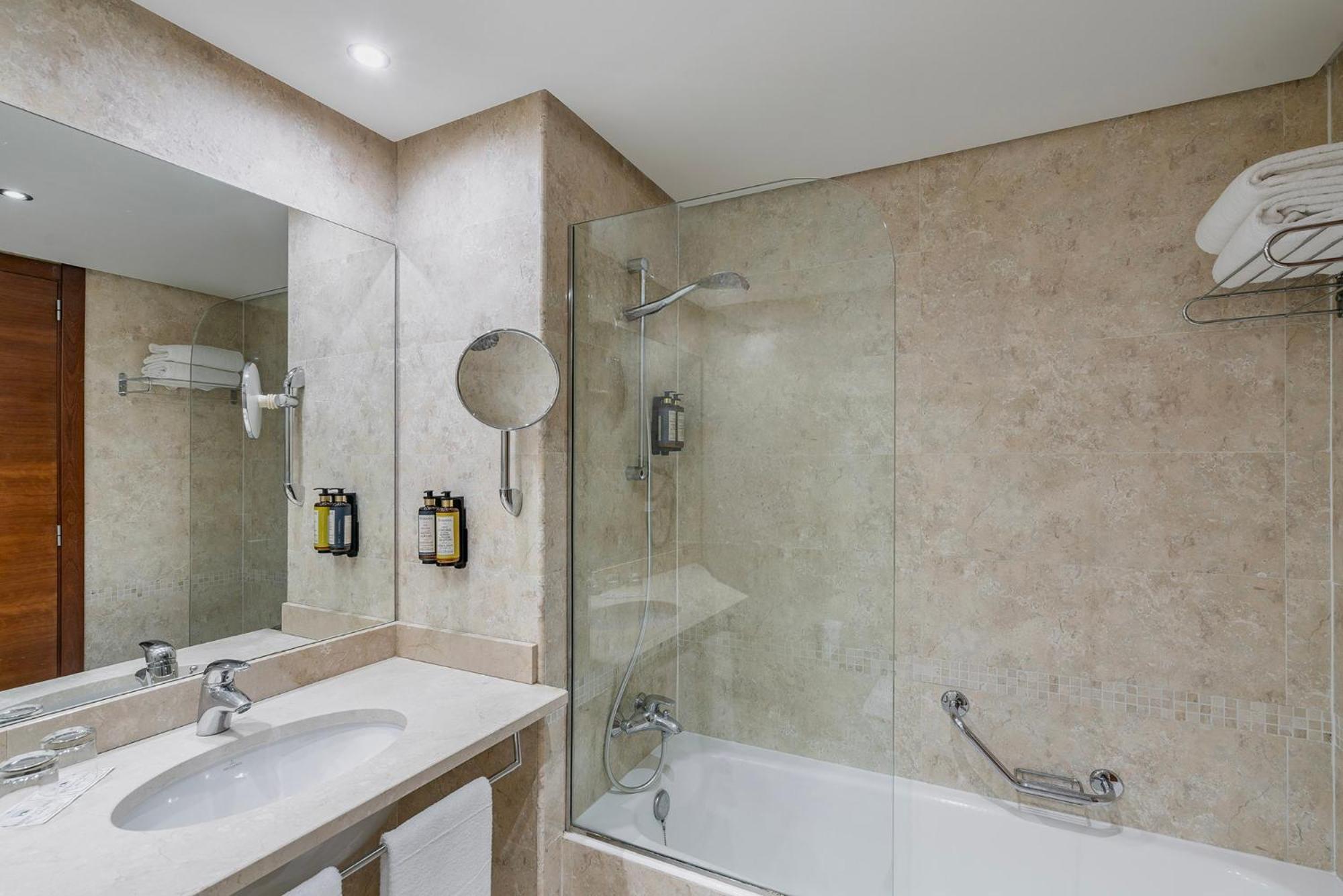 Deluxe Double or Twin Room City View