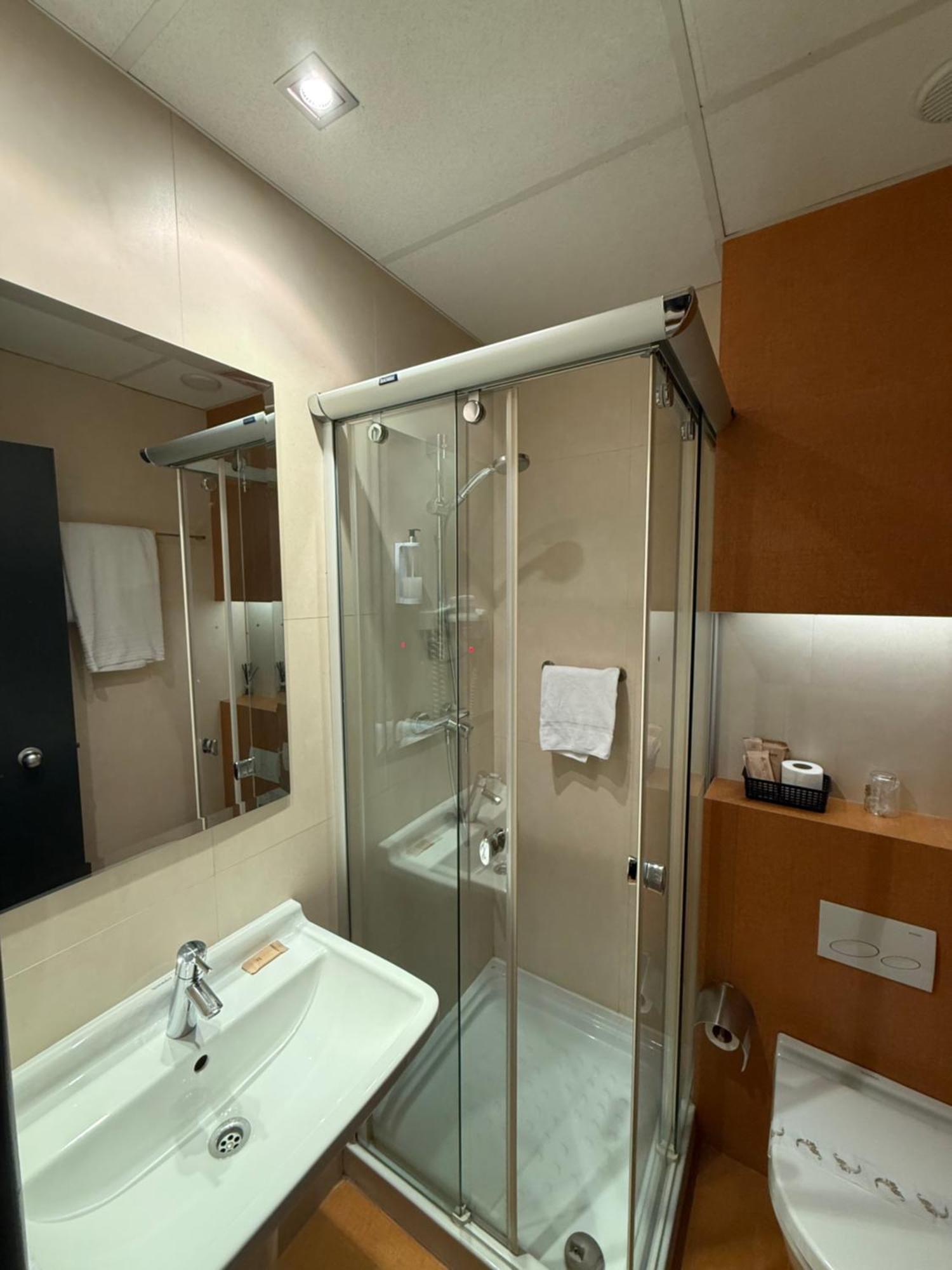 Small Single Room,1756400353:JPEG