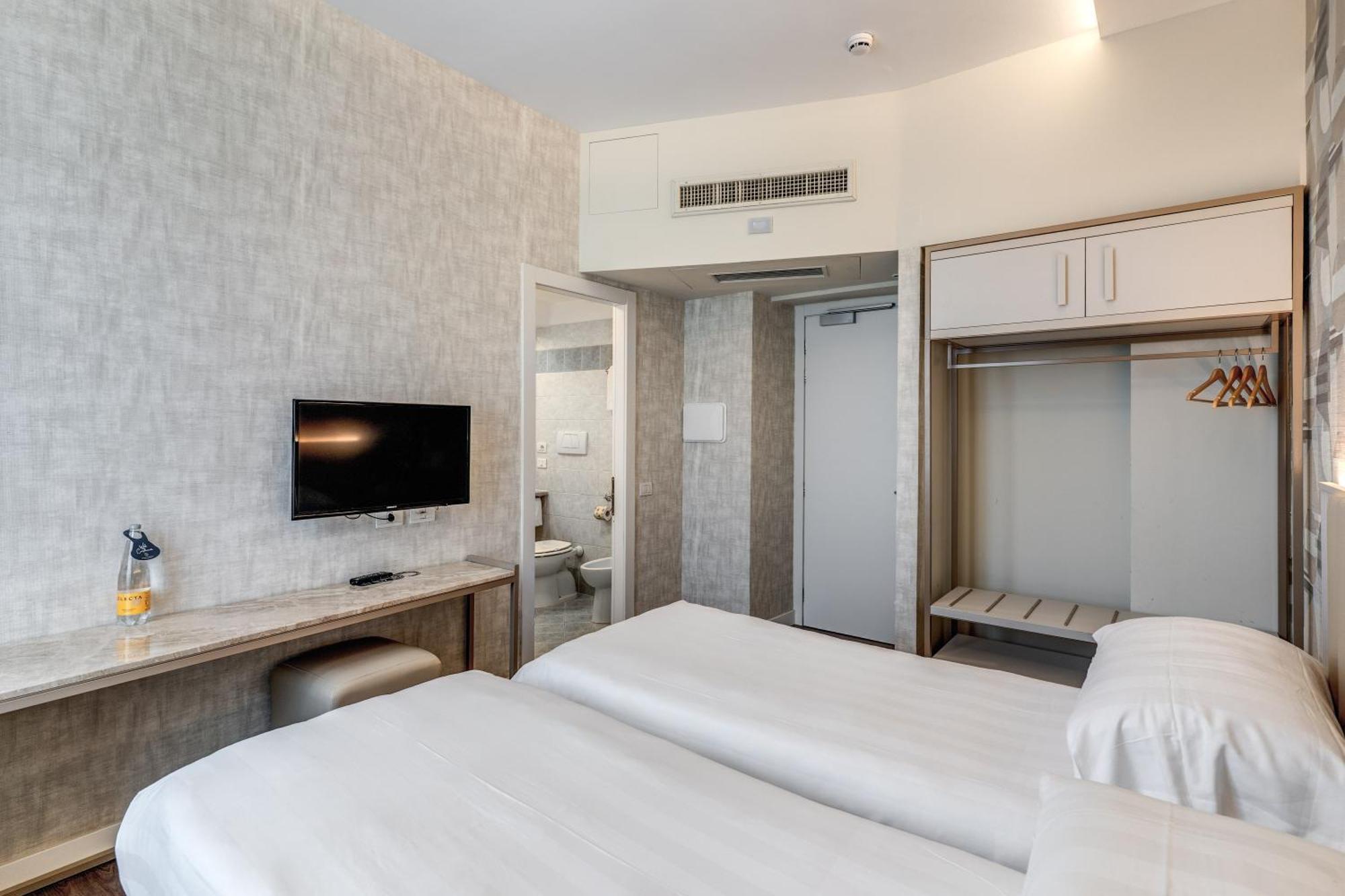 Standard Double or Twin Room,1716987835:JPEG