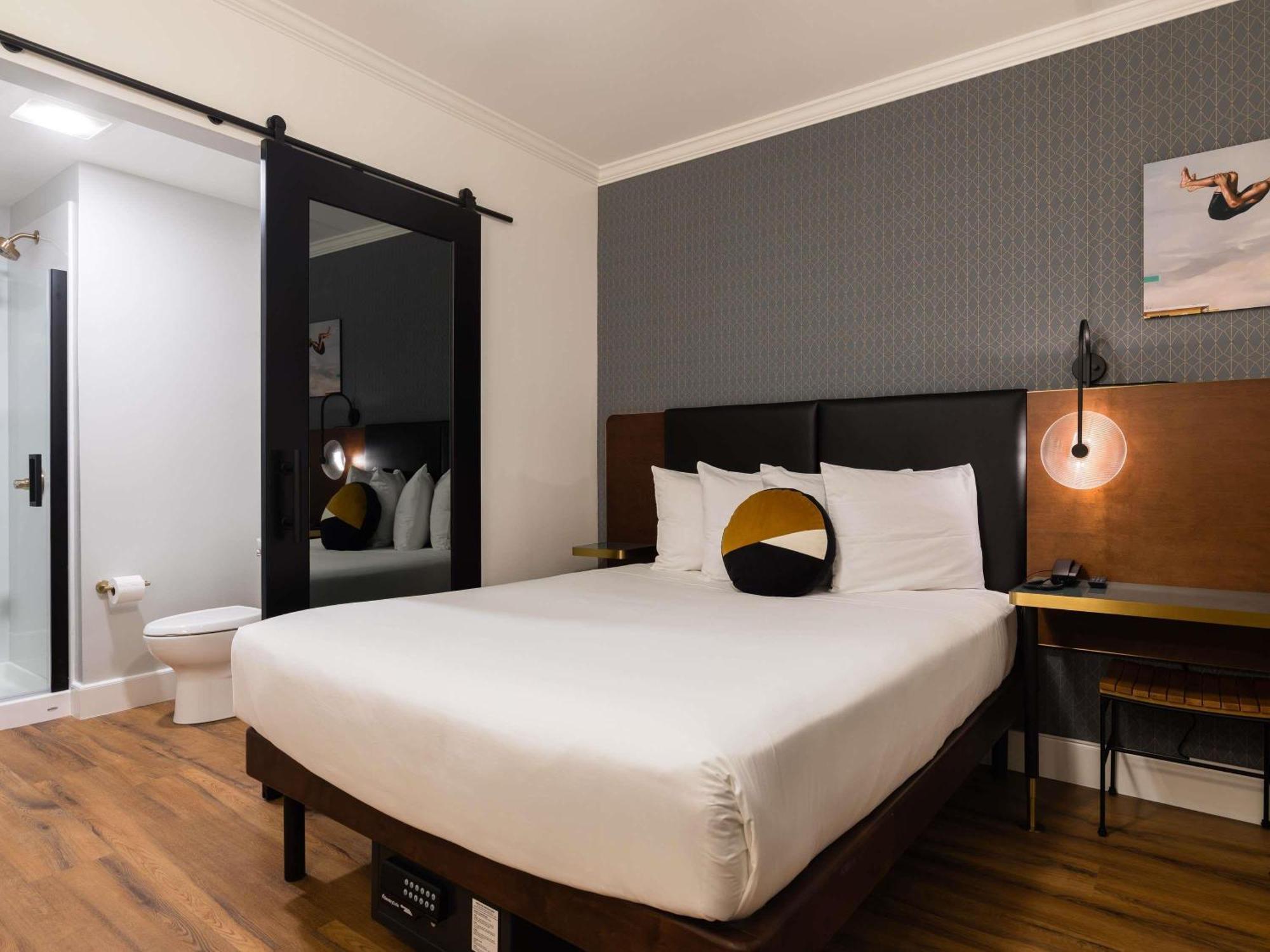 Classic Queen Room