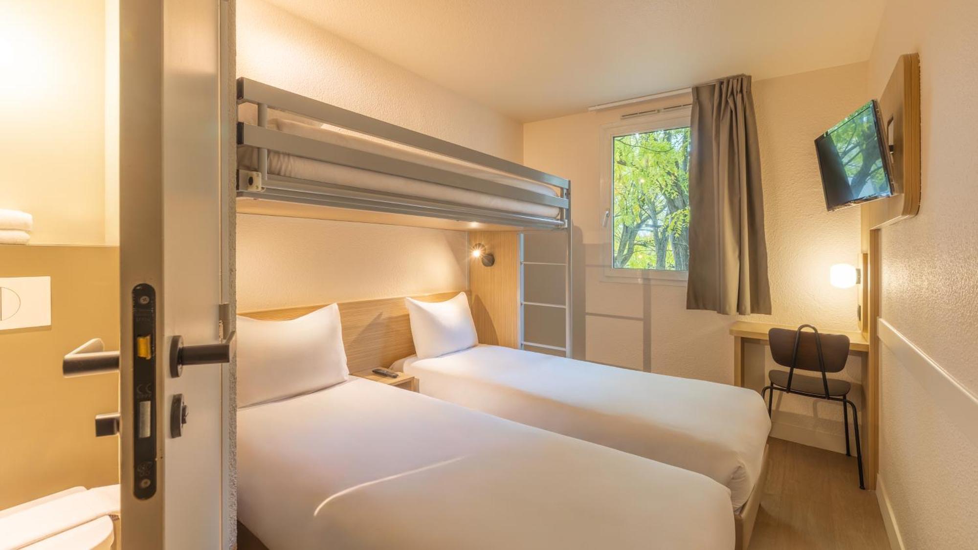 Standard Room 1 Queen Bed 1 Single Bed 1 Bunk Bed,1716990313:JPEG