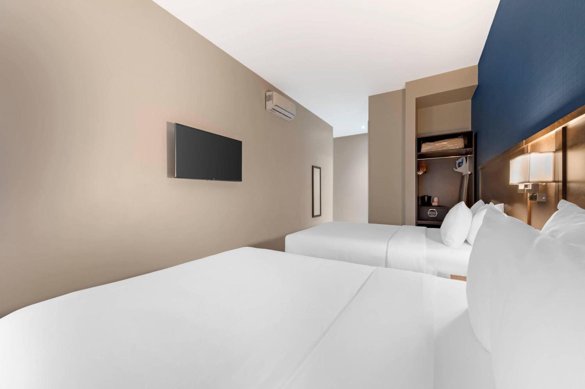 Queen Room Two Queen Beds Non-Smoking