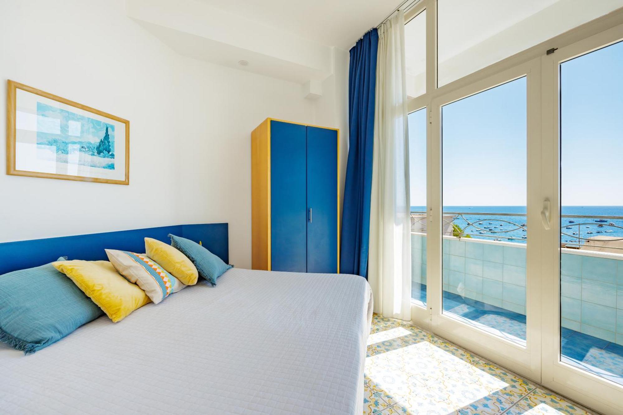 One-Bedroom Apartment Sea View