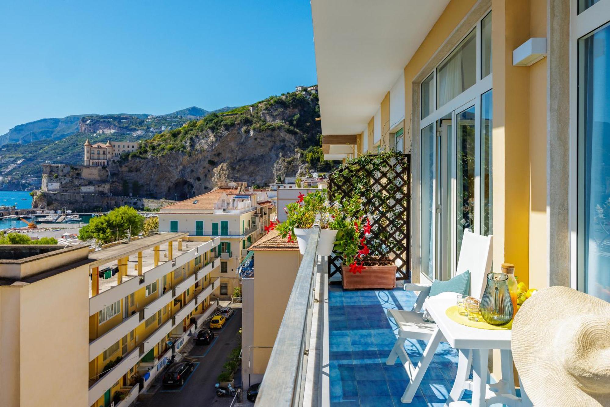 One-Bedroom Apartment Sea View