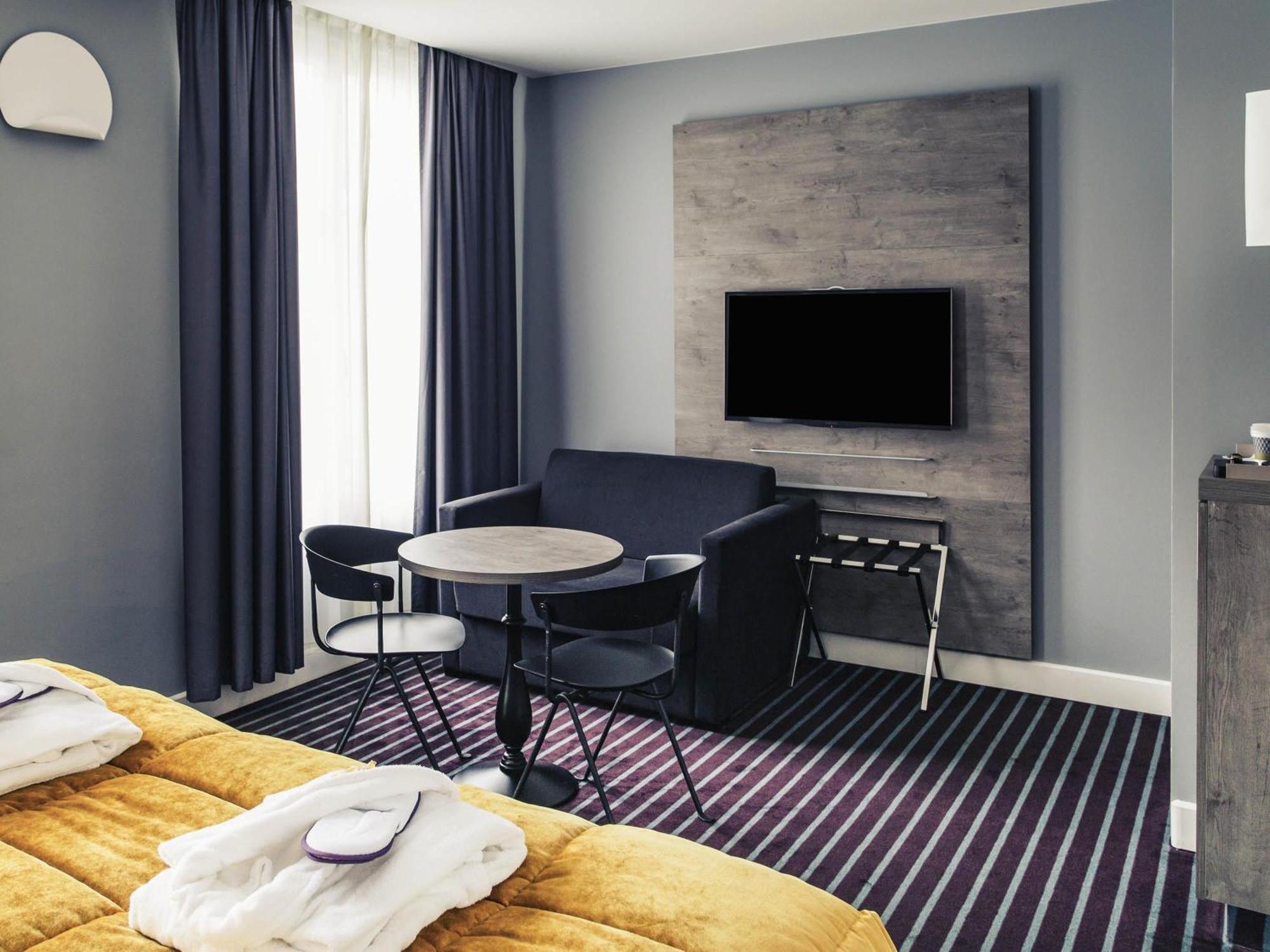 Privilege King Room Sofa Bed