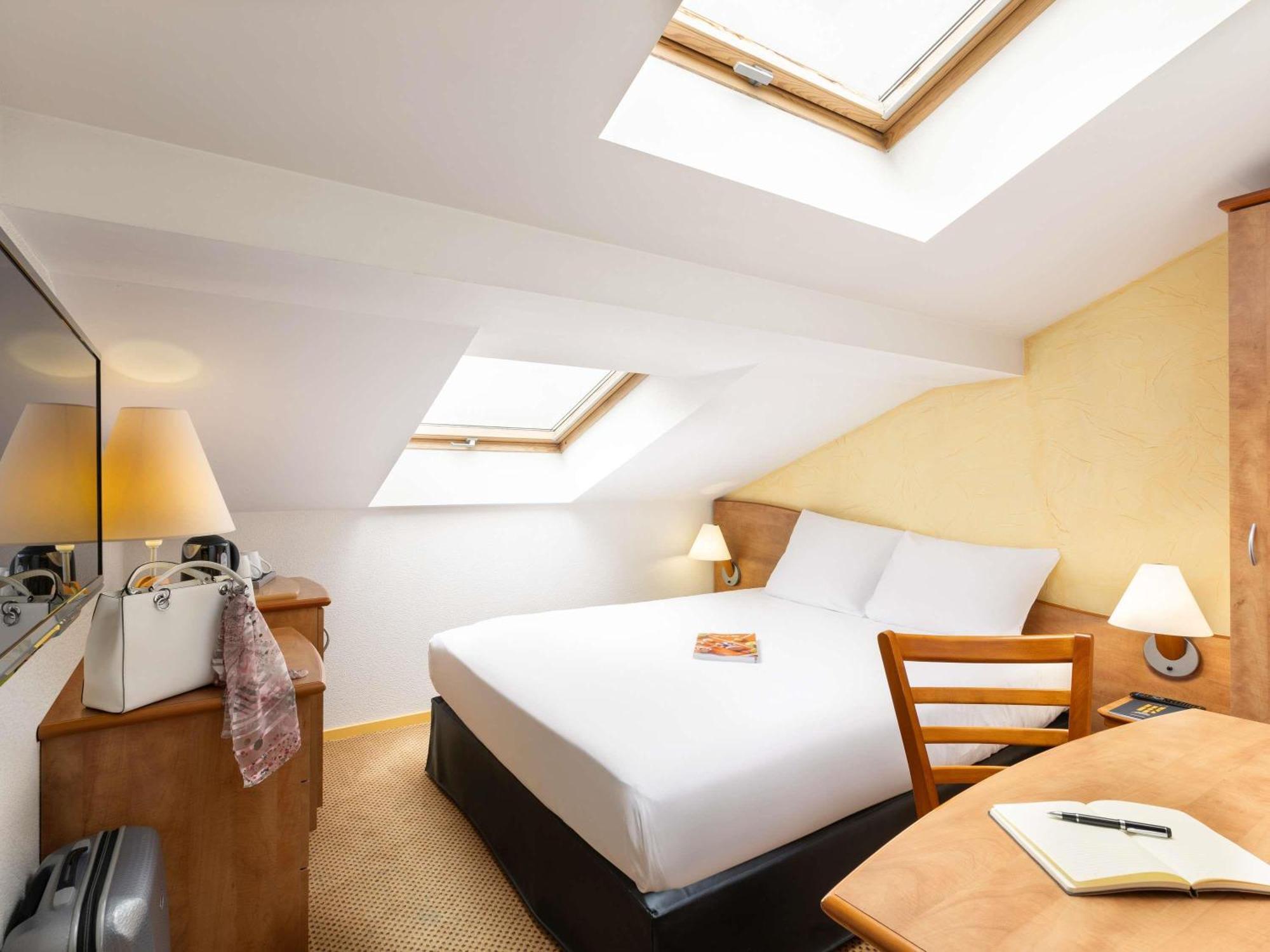 Classic Attic Room Double Bed,1717002067:JPEG