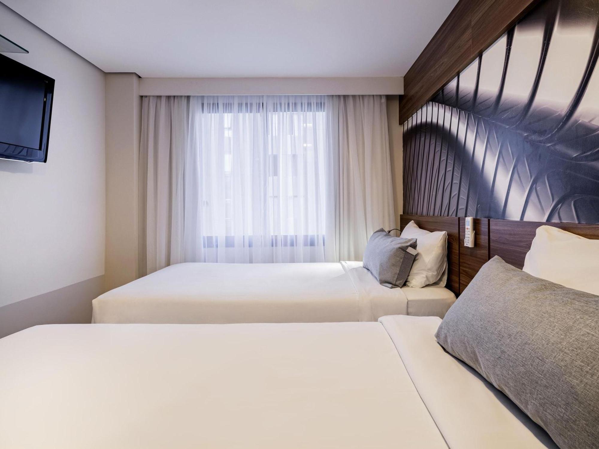 Junior Suite King Bed Twin Beds