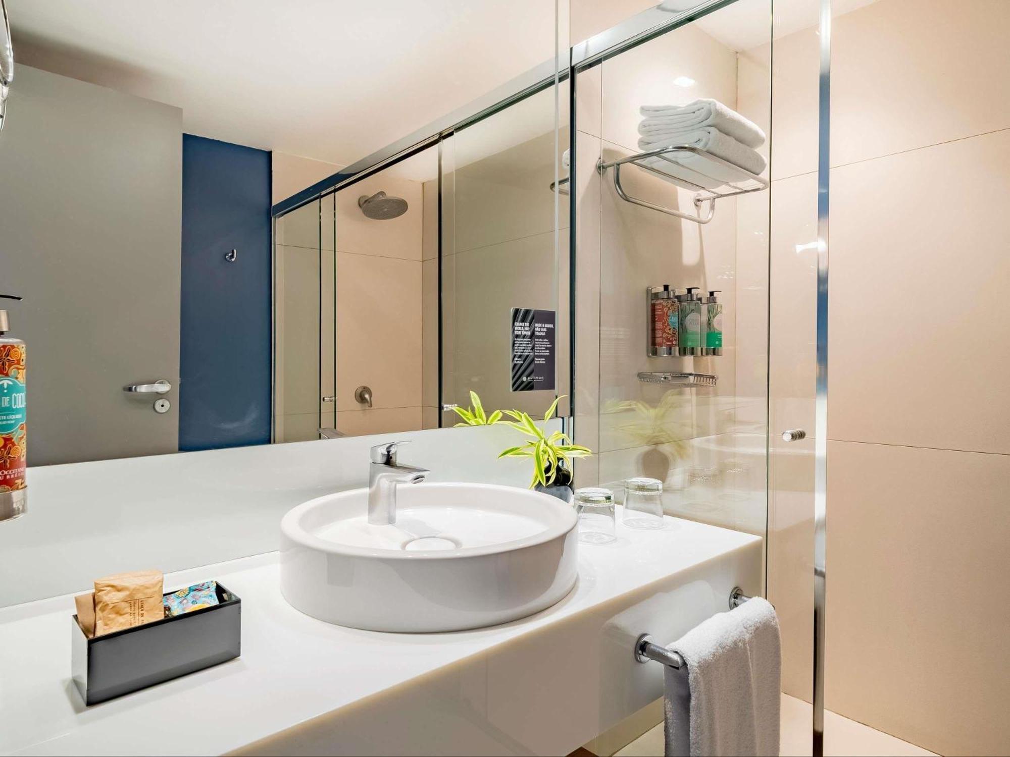 Premium Luxury Room Queen Bed,1742638892:JPEG