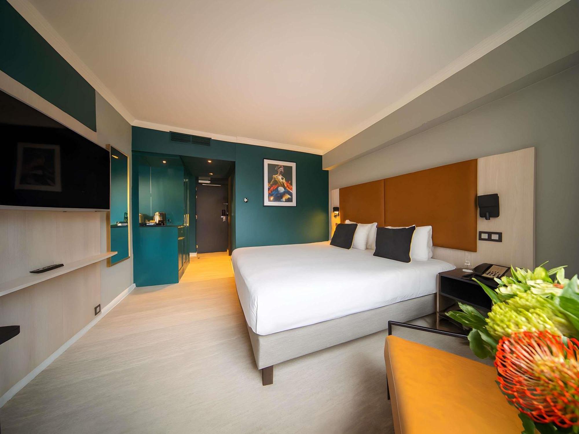 Superior King Room City side