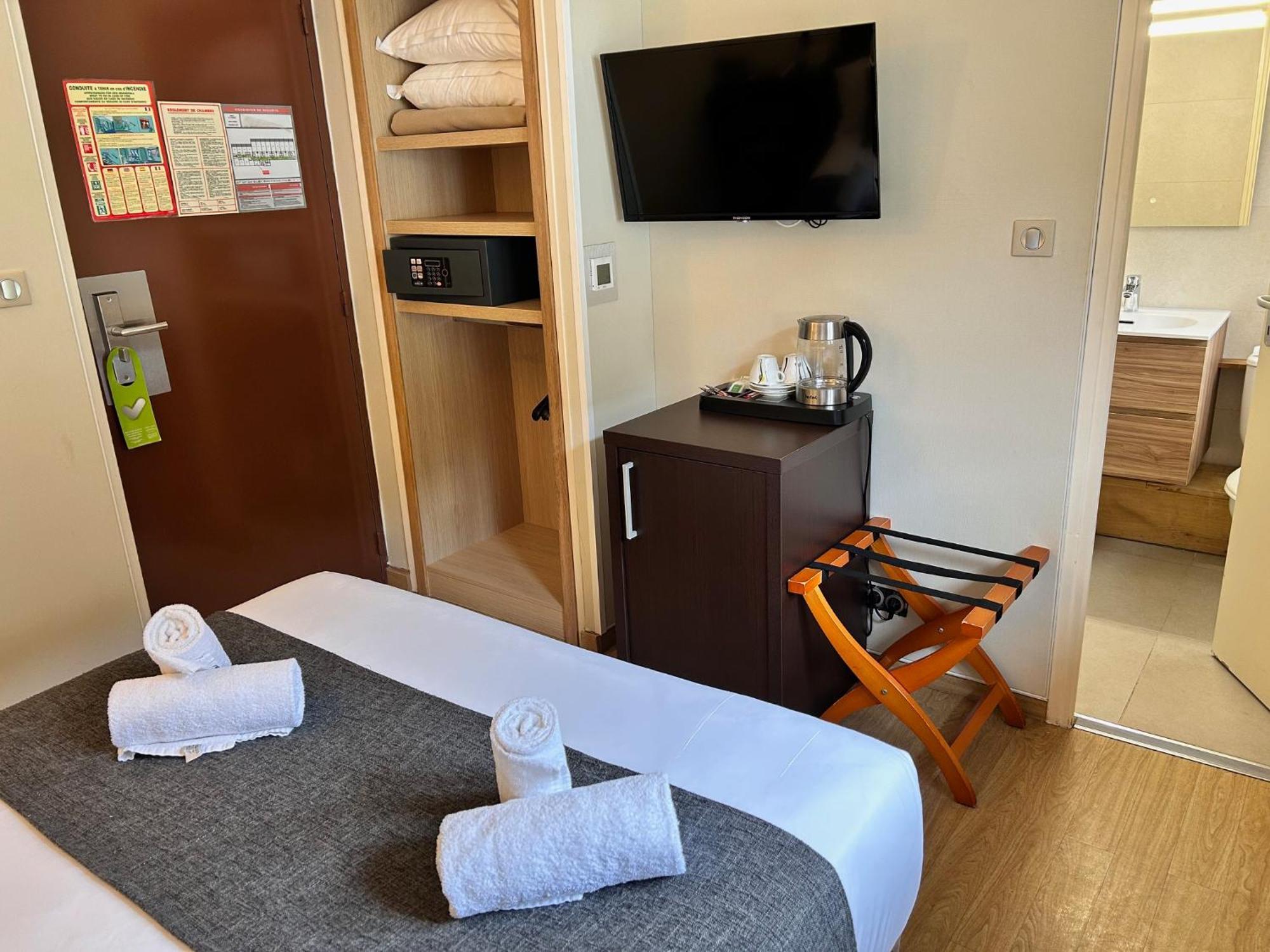 Small Standard Double Room Mountain Side 13m²