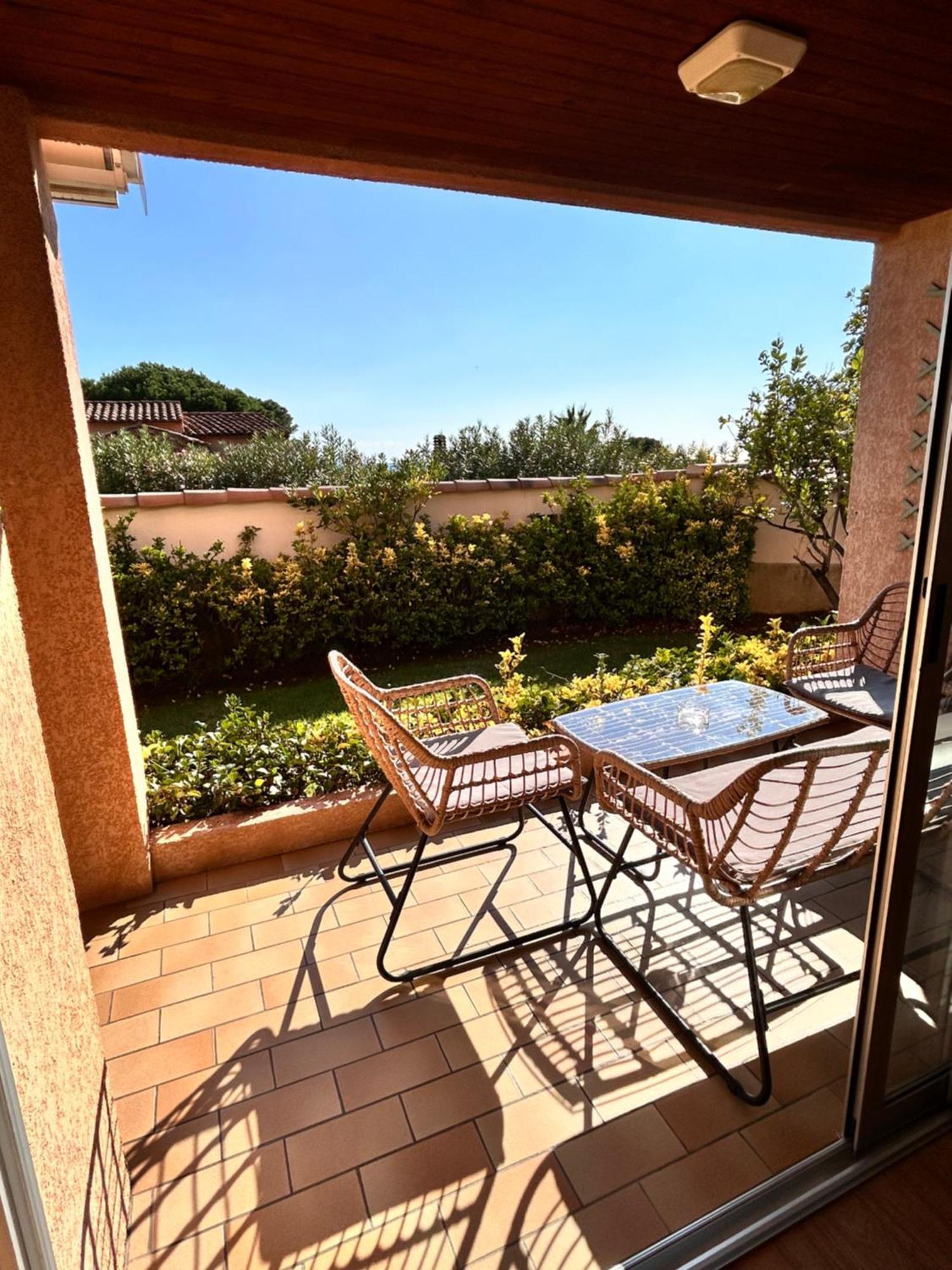 Comfort One-Bedroom Apartment Garden View Terrace
