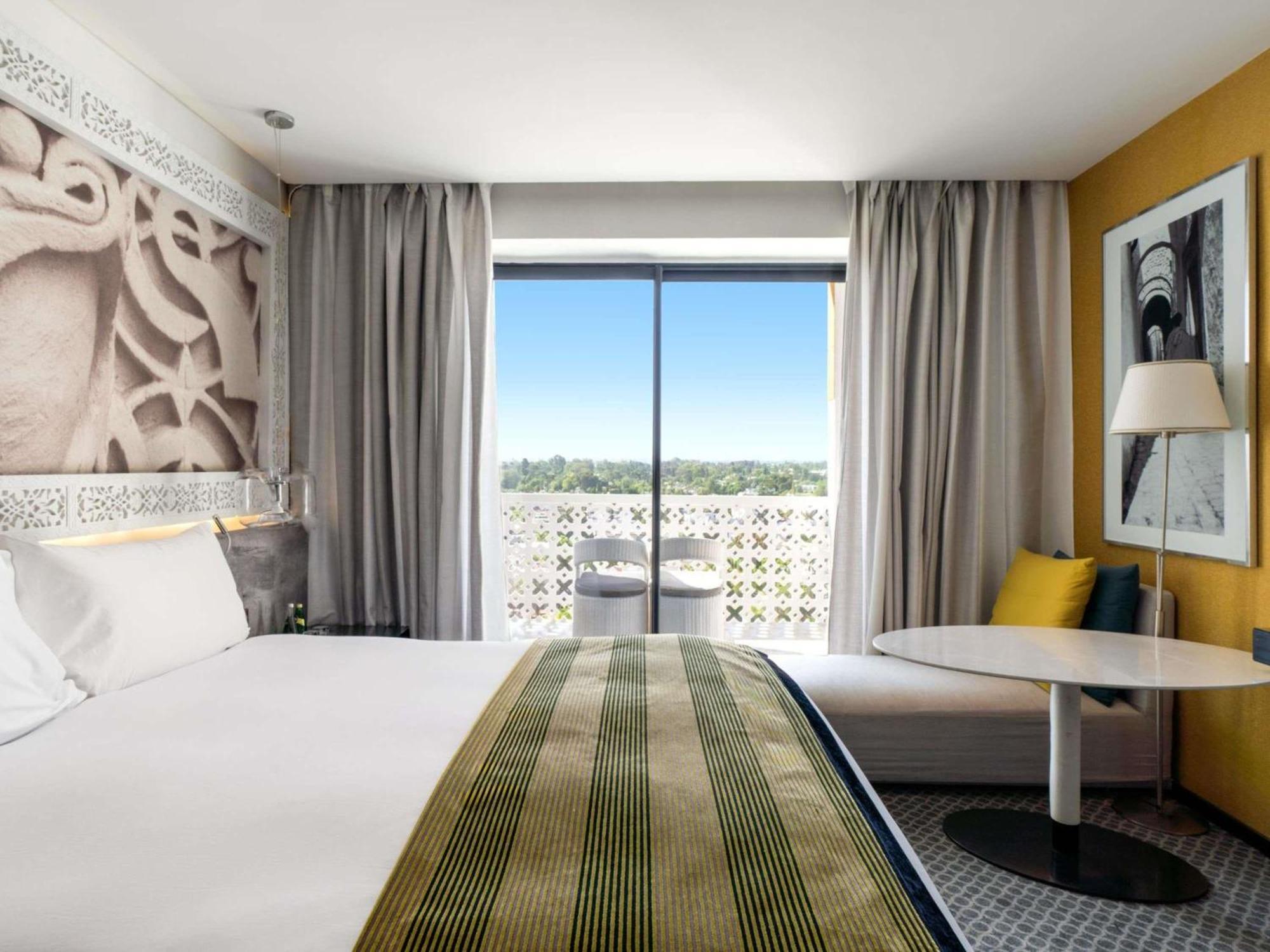 Deluxe Club Room King-Size Bed,1717028394:JPEG
