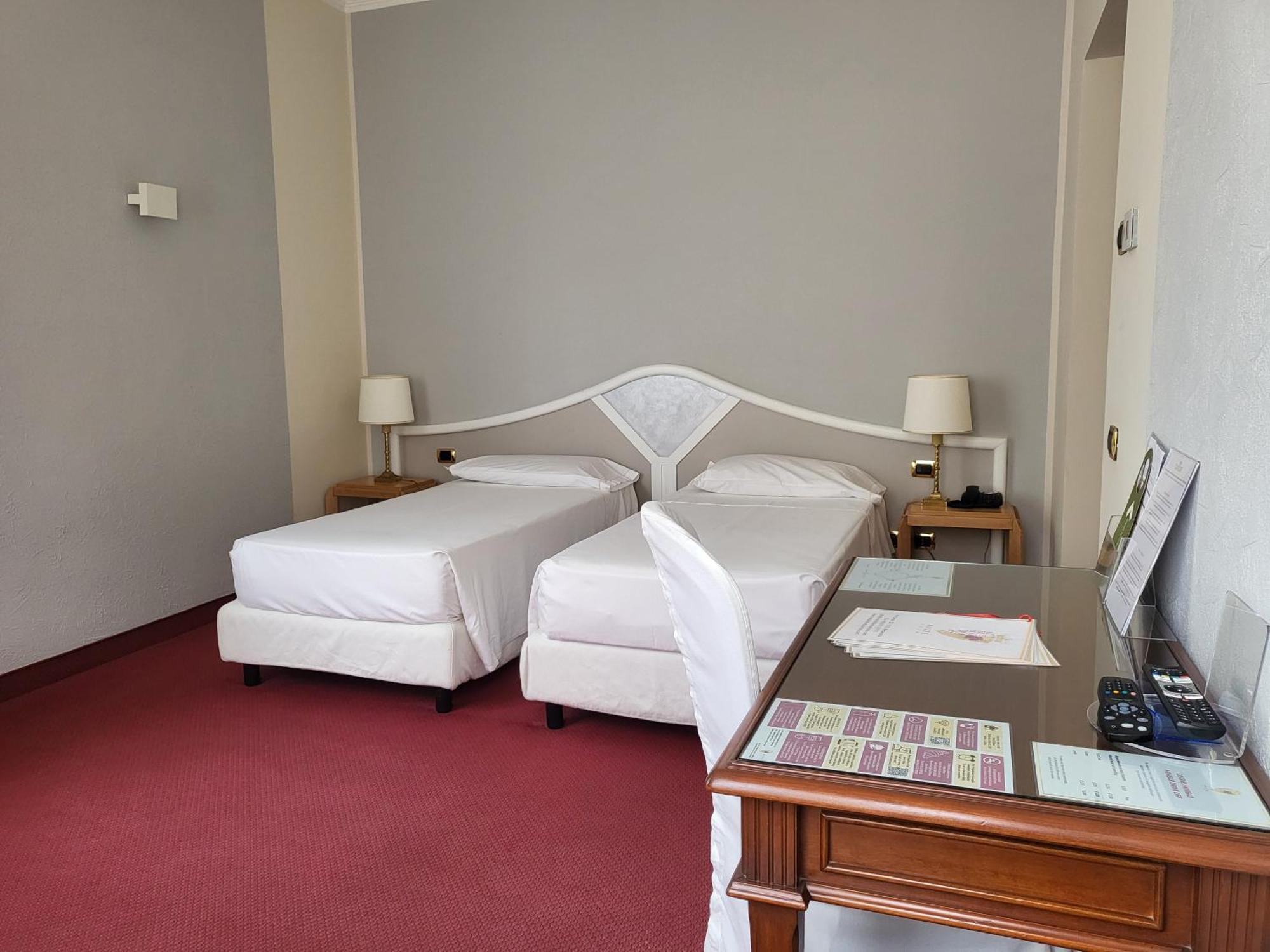 Twin Room,1717029560:JPEG