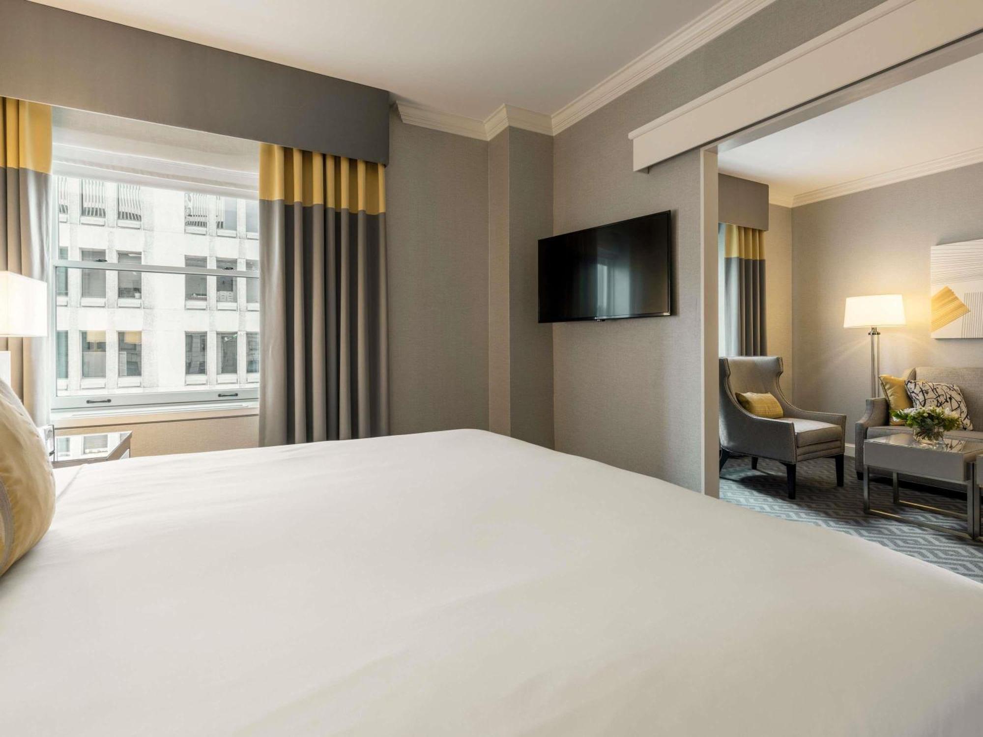 One-Bedroom King Suite