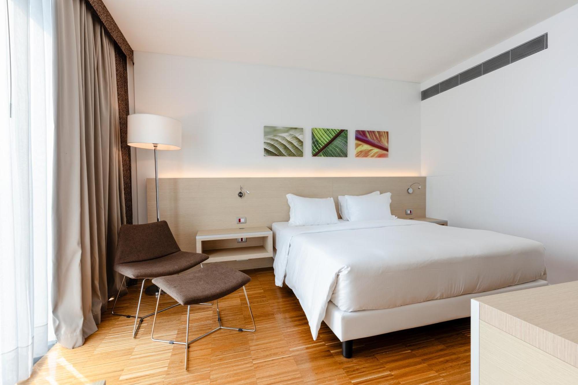 Corner King Suite