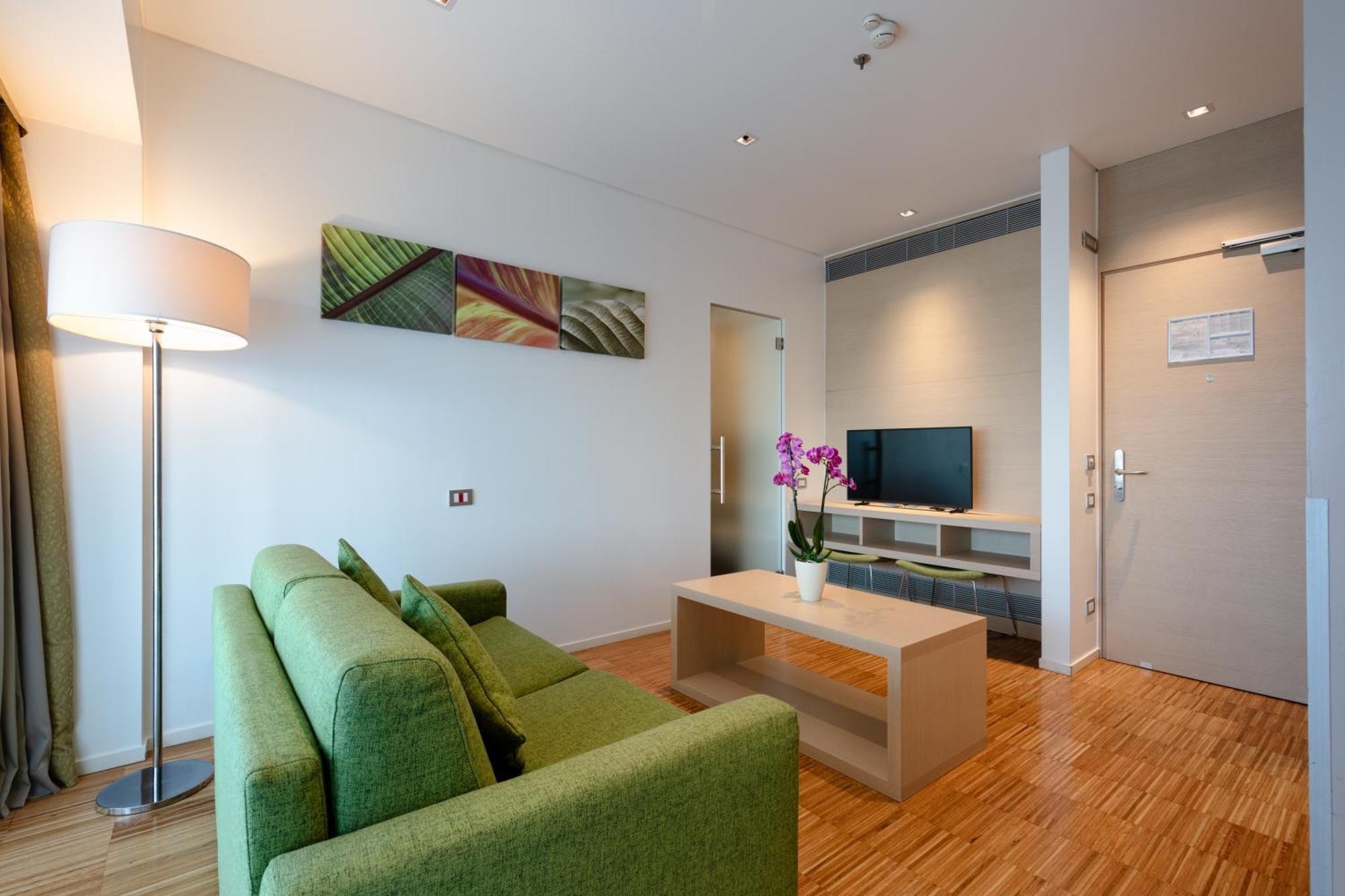 Corner King Suite