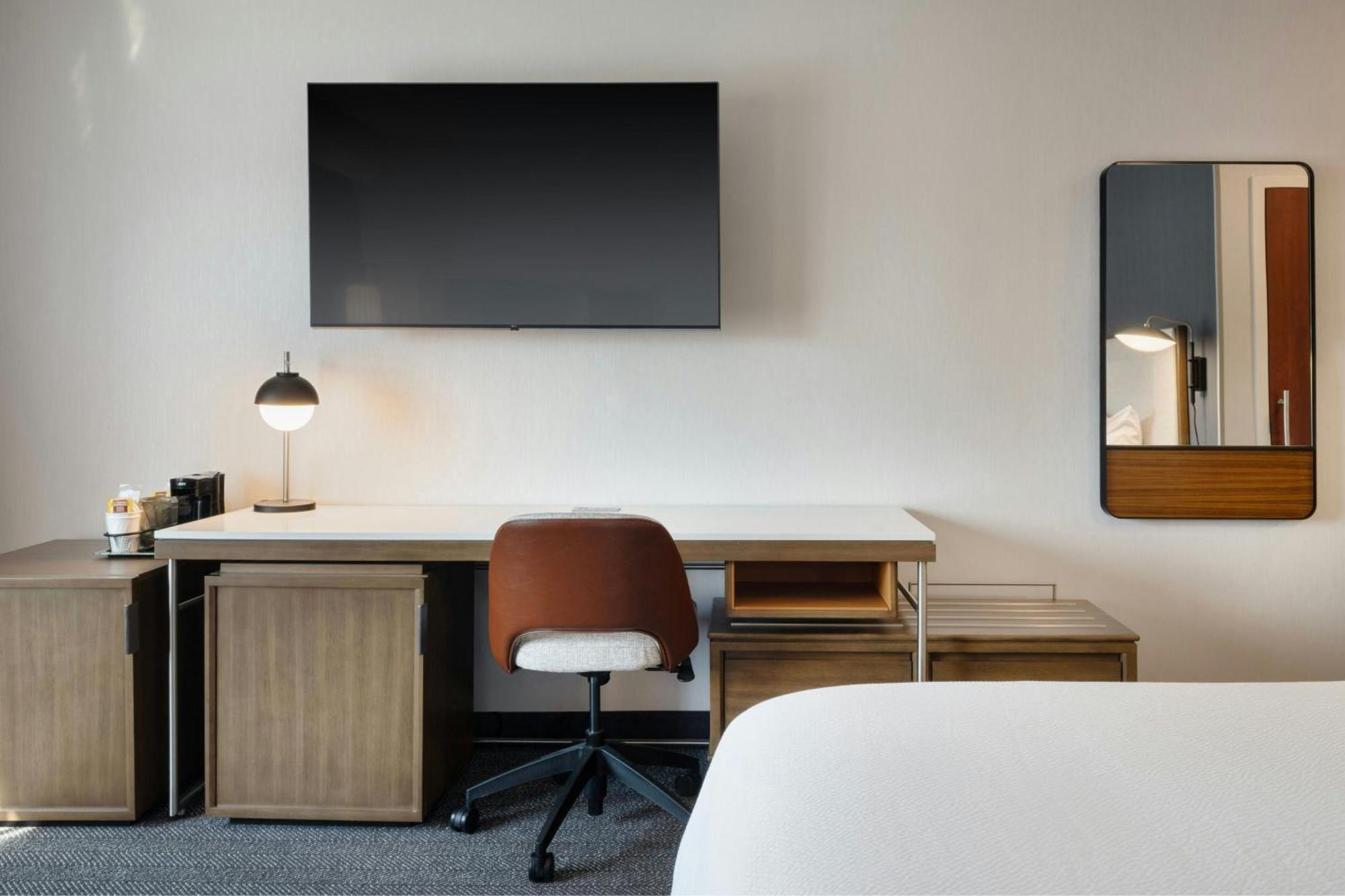 King Room Bathtub Mobility Access or Hearing Accessible