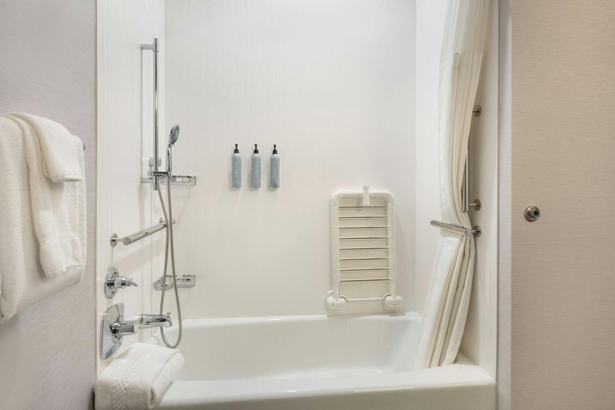King Room Bathtub Mobility Access or Hearing Accessible