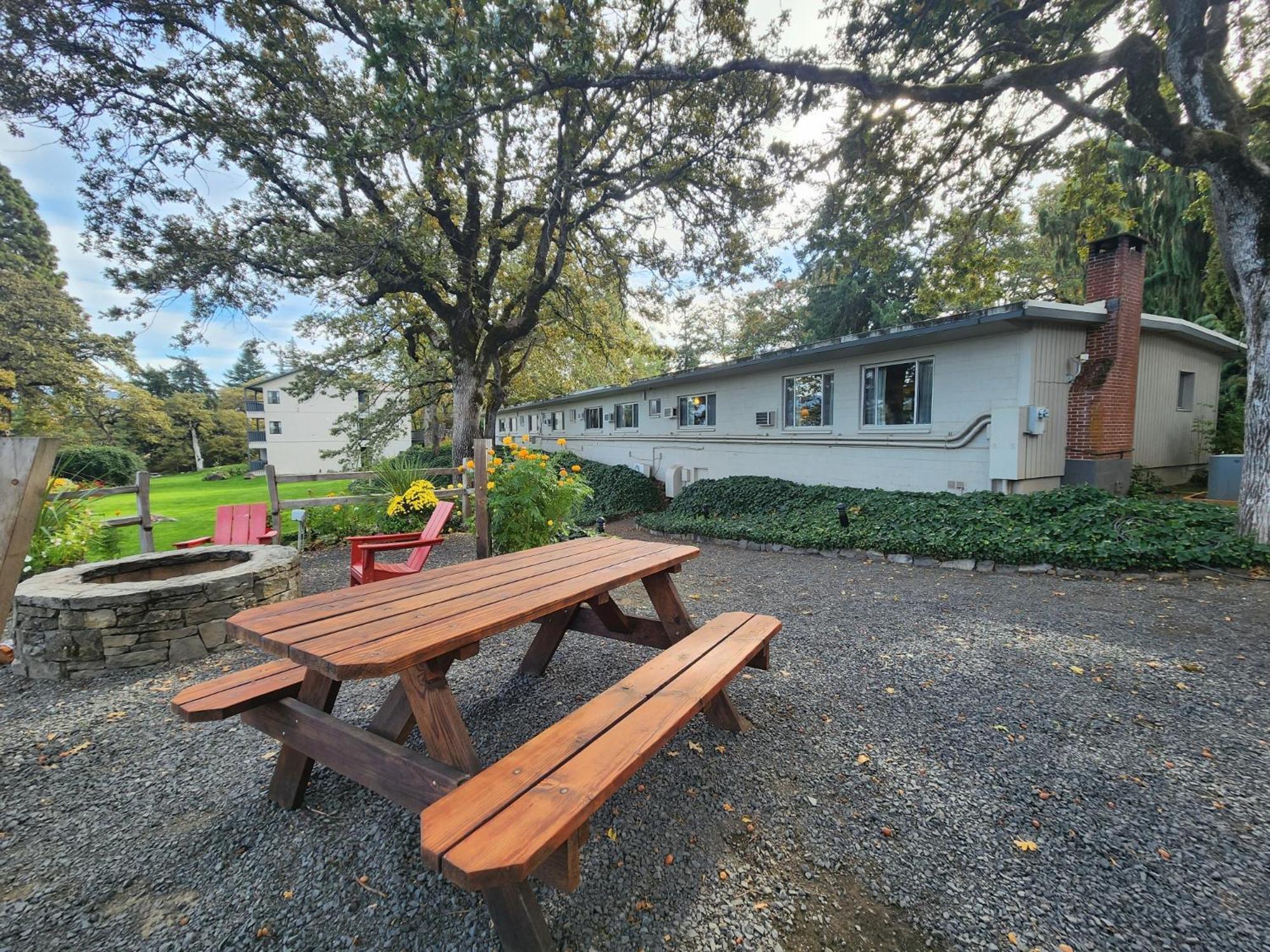 1 King Bed Partial River View Pet Friendly