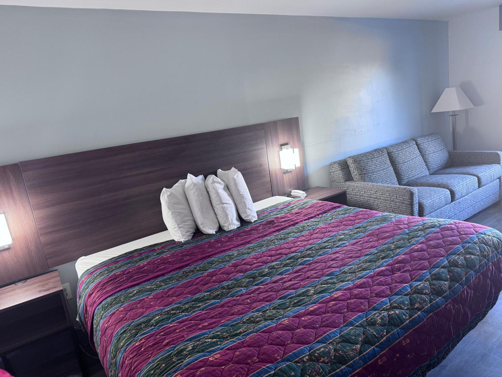 Deluxe King Room,1717058885:JPEG