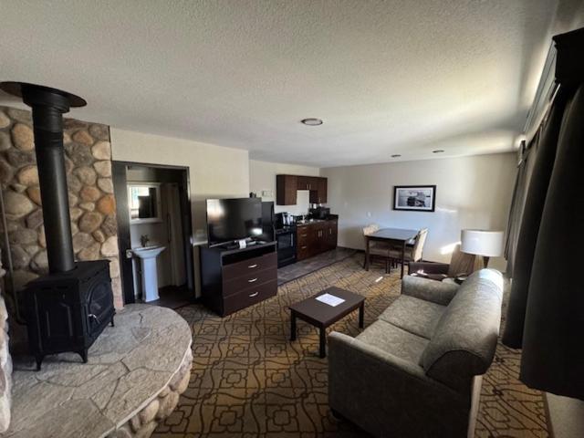 King Suite Sofa Bed Fireplace