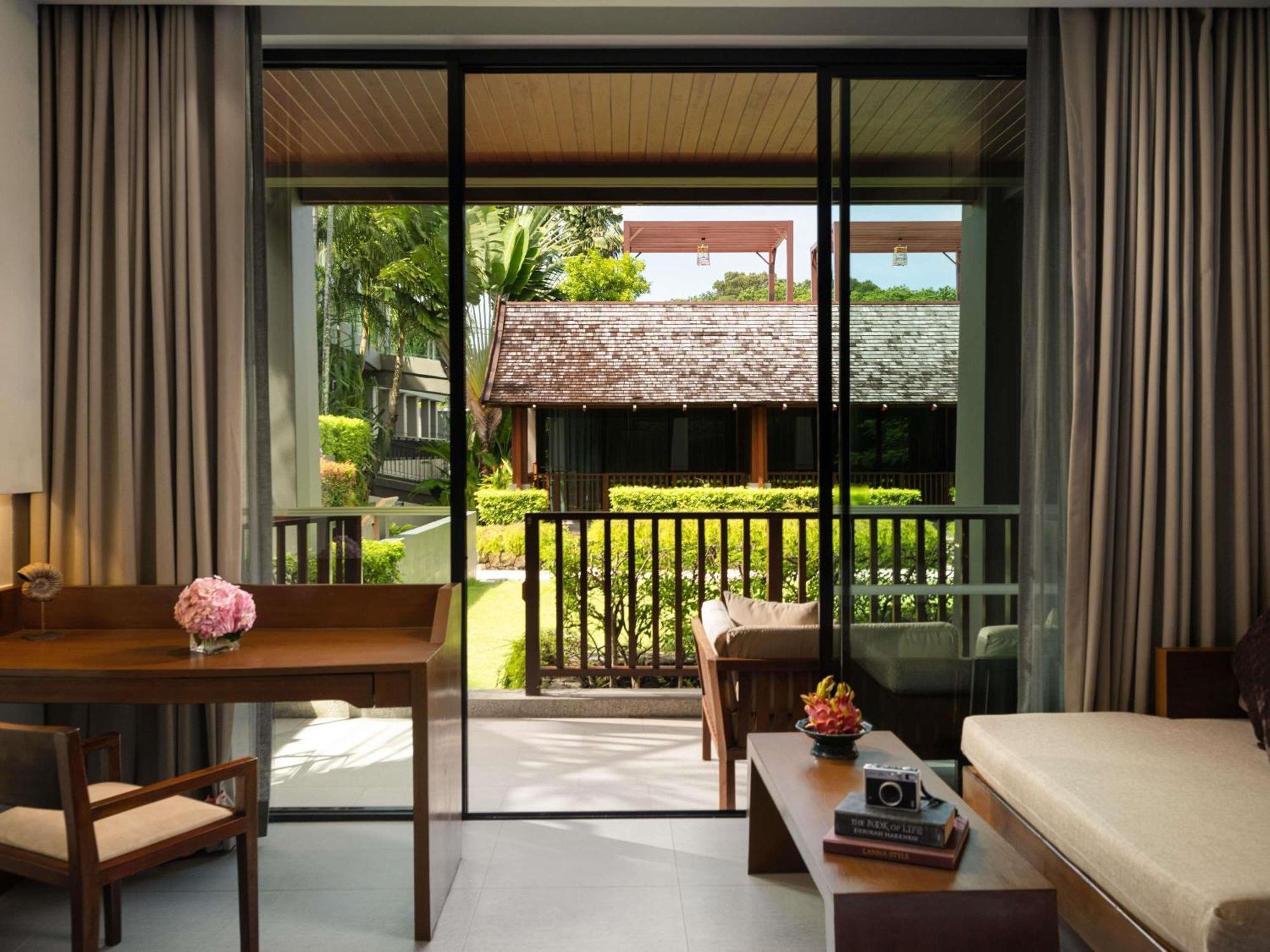 Deluxe King Room with Sofa Bed and Garden View