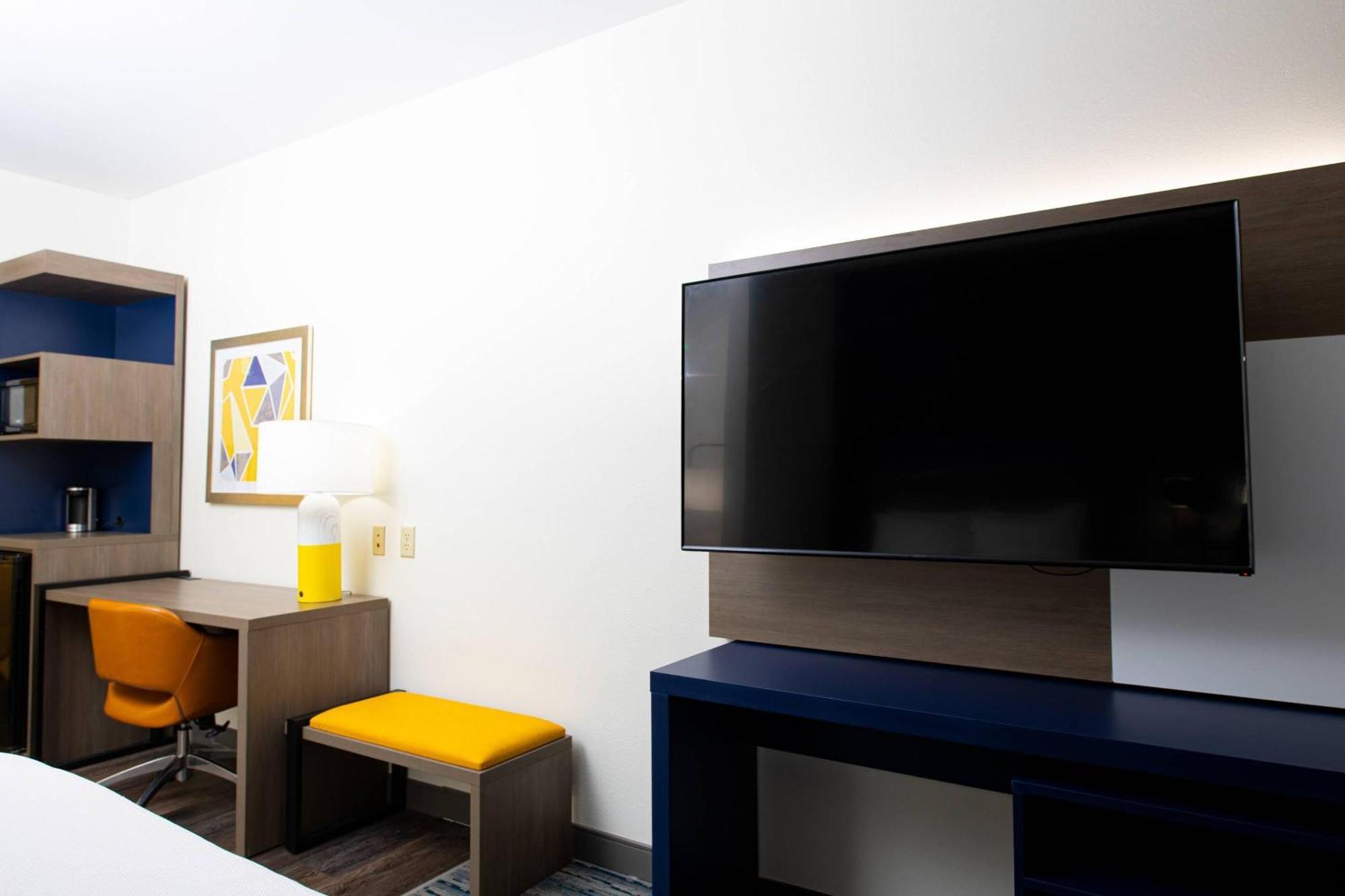 Queen Suite with Two Queen Beds - Accessible/Non-Smoking