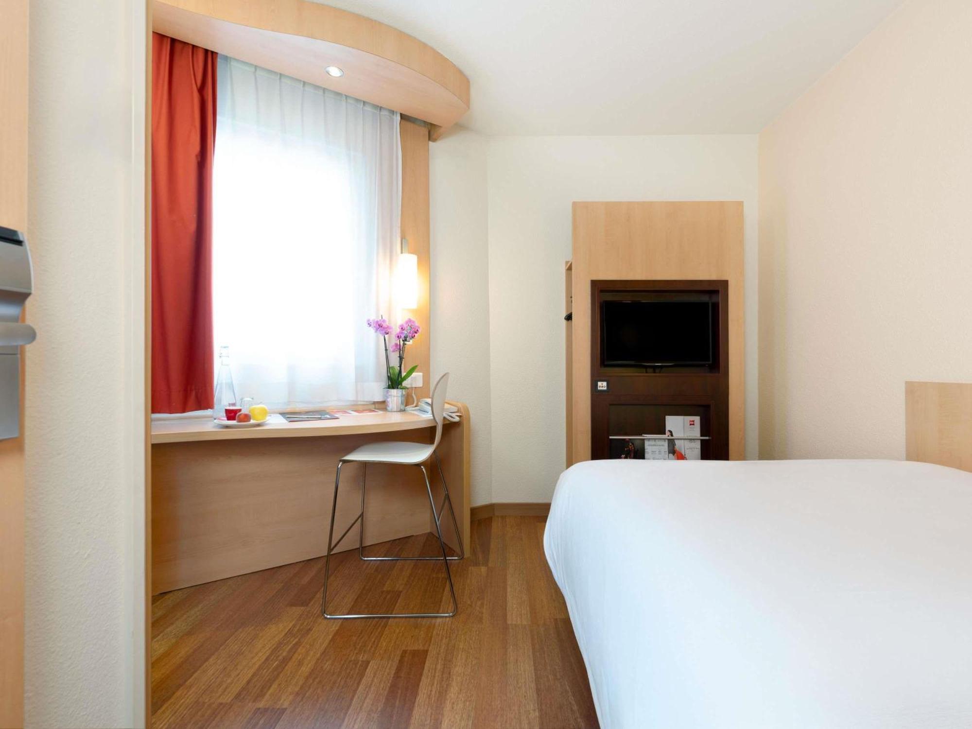 Single Room Double Bed