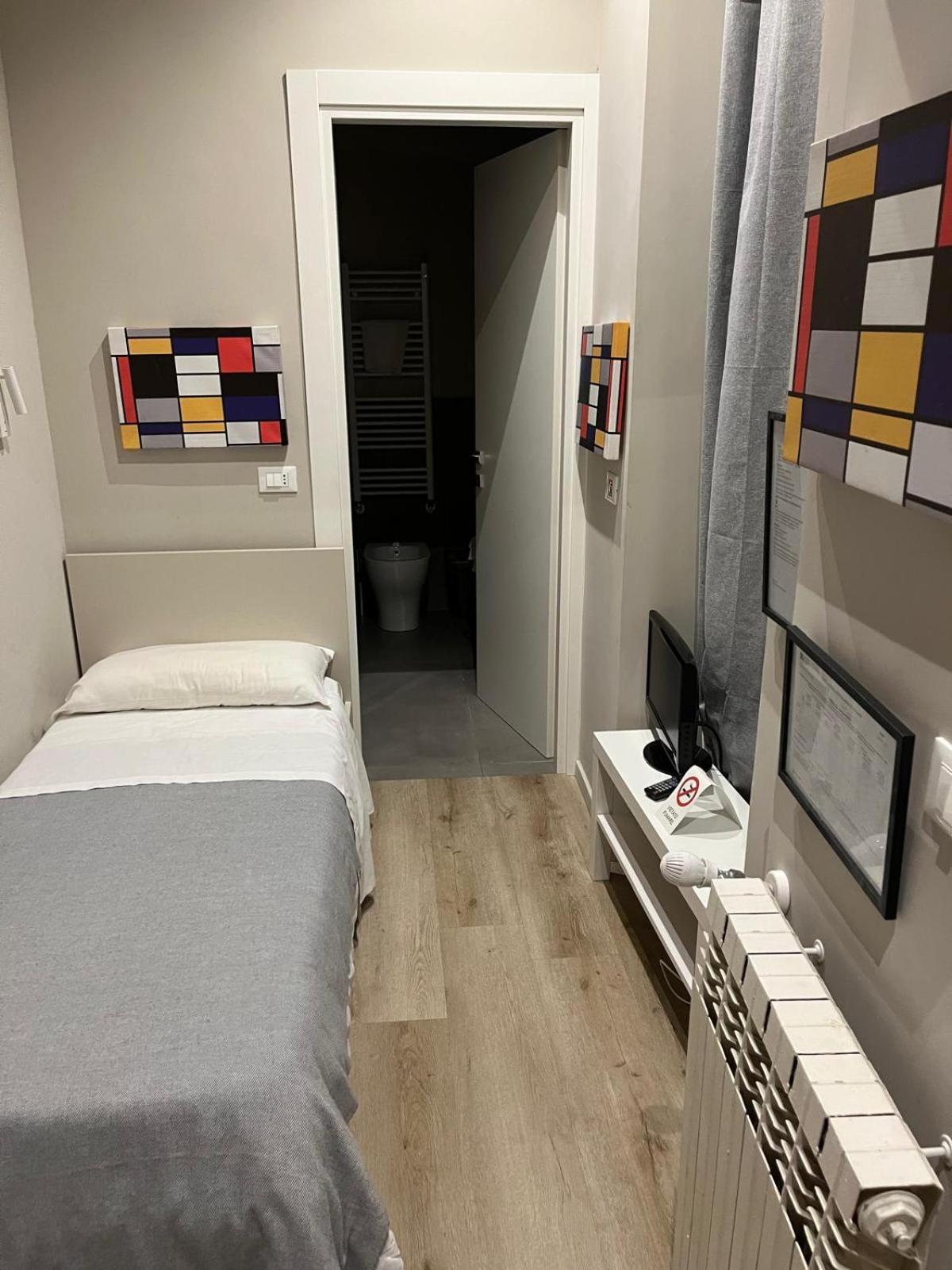 Small Single Room,1717085528:JPEG