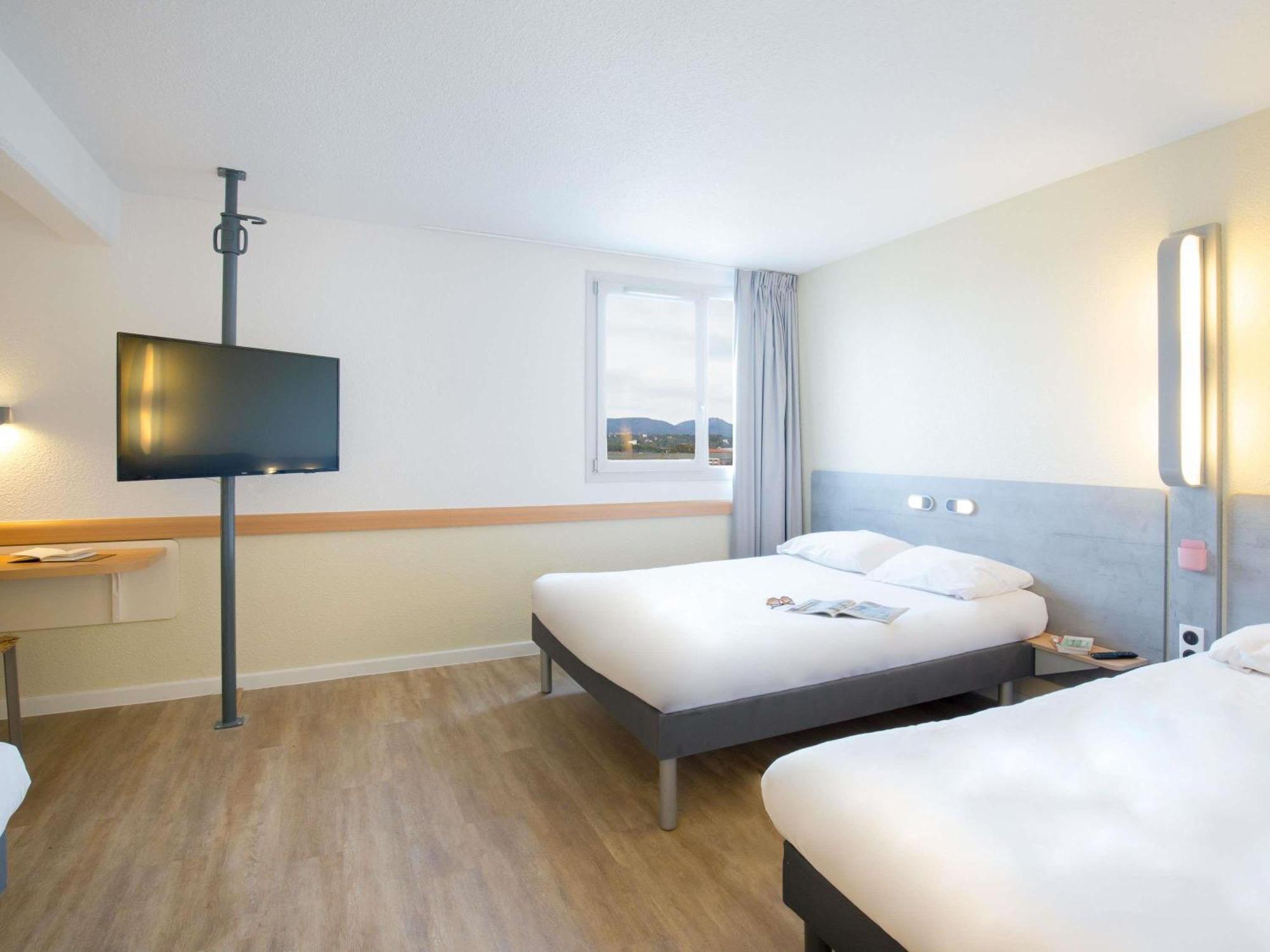 Family Room,1731422440:JPEG