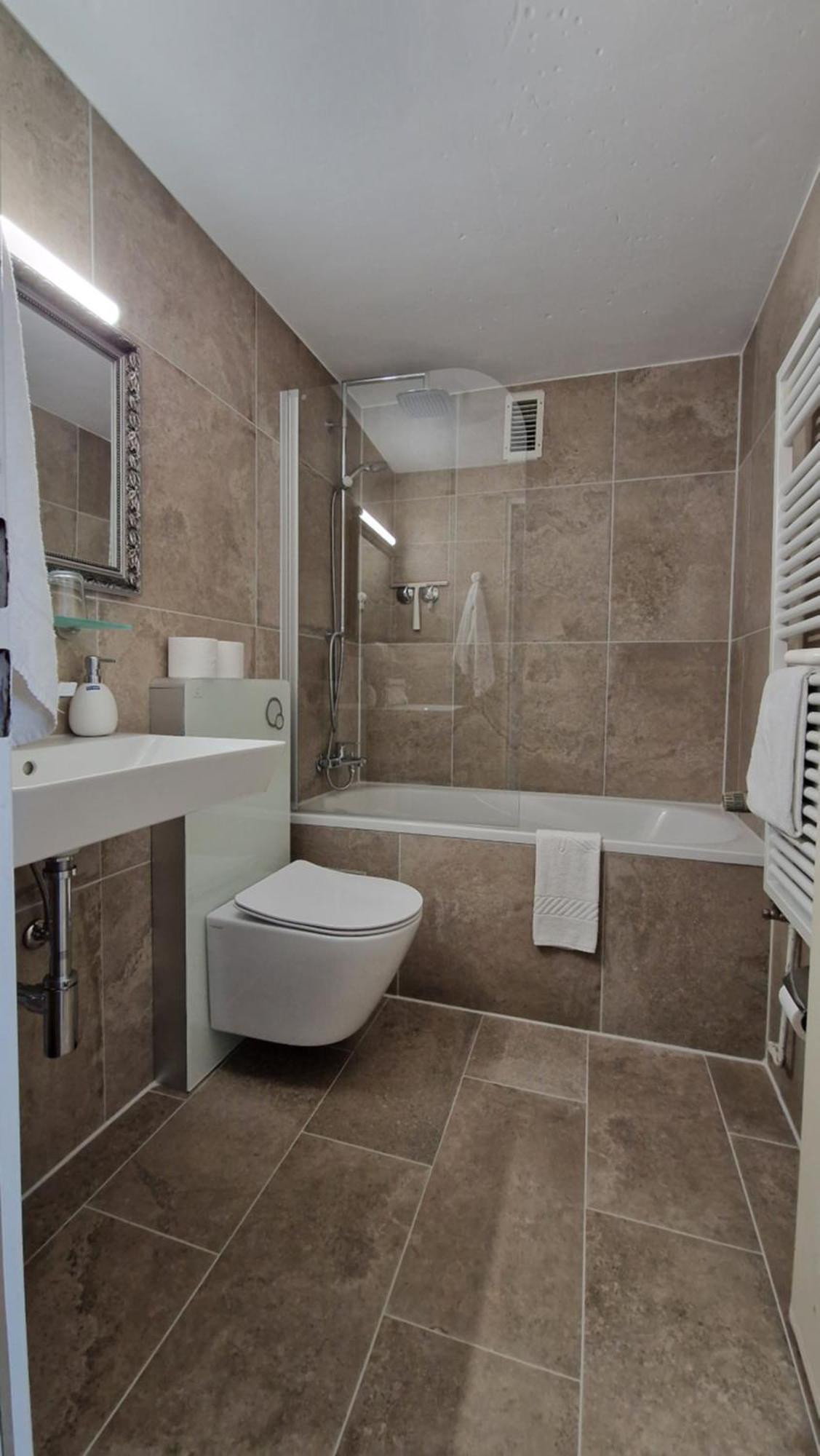Double Room Extra Bed Balcony