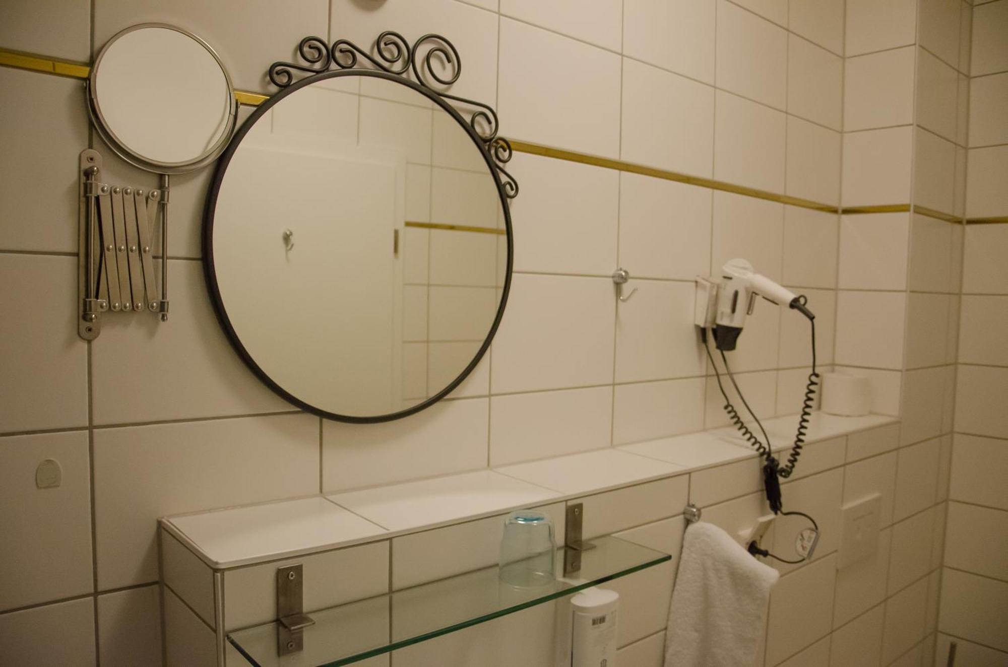 Single Room,1717113320:JPEG